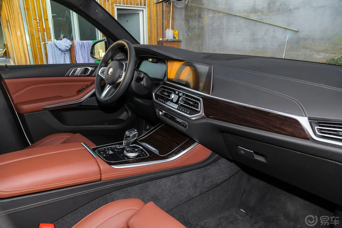 宝马X5(进口)xDrive40i 尊享版 M运动套装内饰全景副驾驶员方向