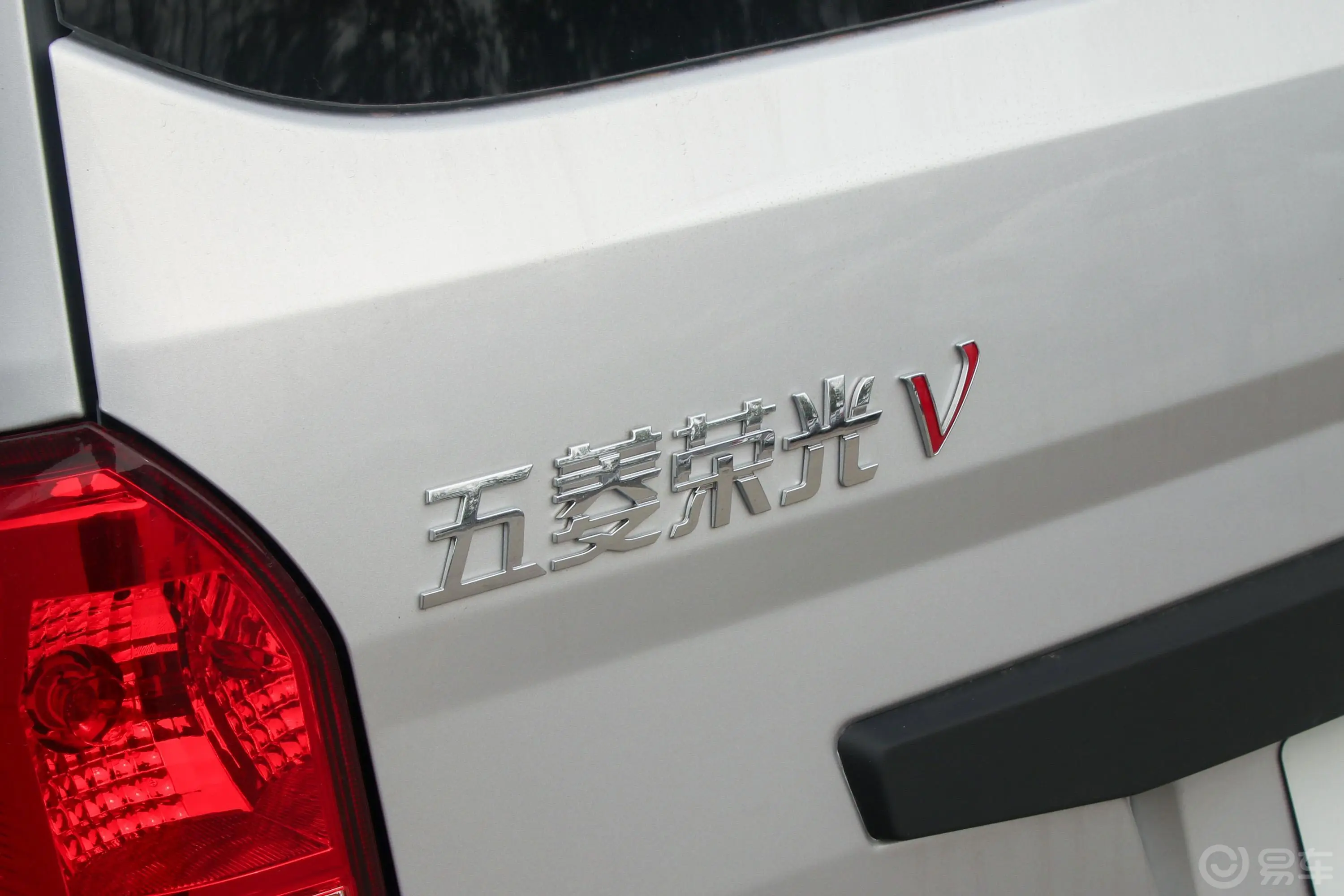 五菱荣光V1.2L 手动 实用型 国V外观