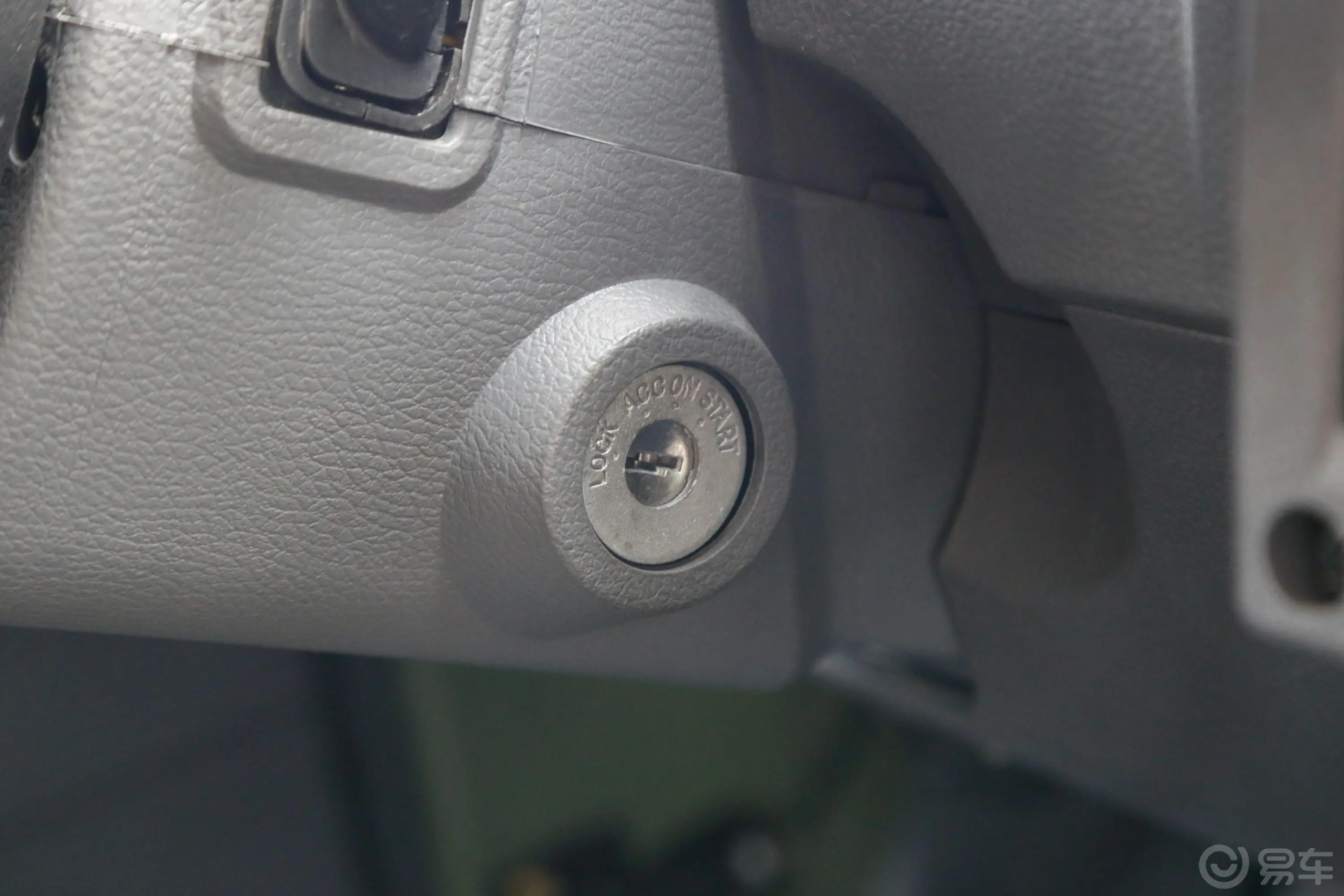 勇士2.0T 手动 四驱 五门汽油版 国V钥匙孔或一键启动按键