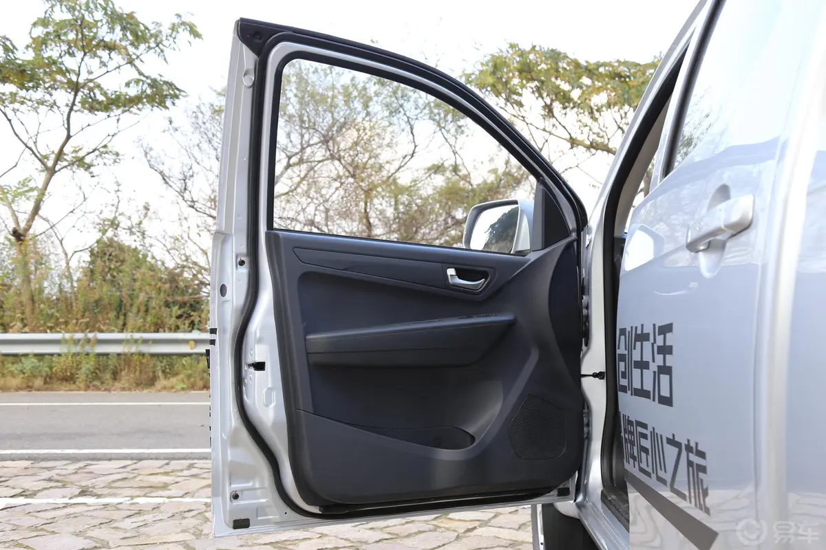 瑞迈2.8T 手动 两驱 加长豪华版 柴油驾驶员侧前车门