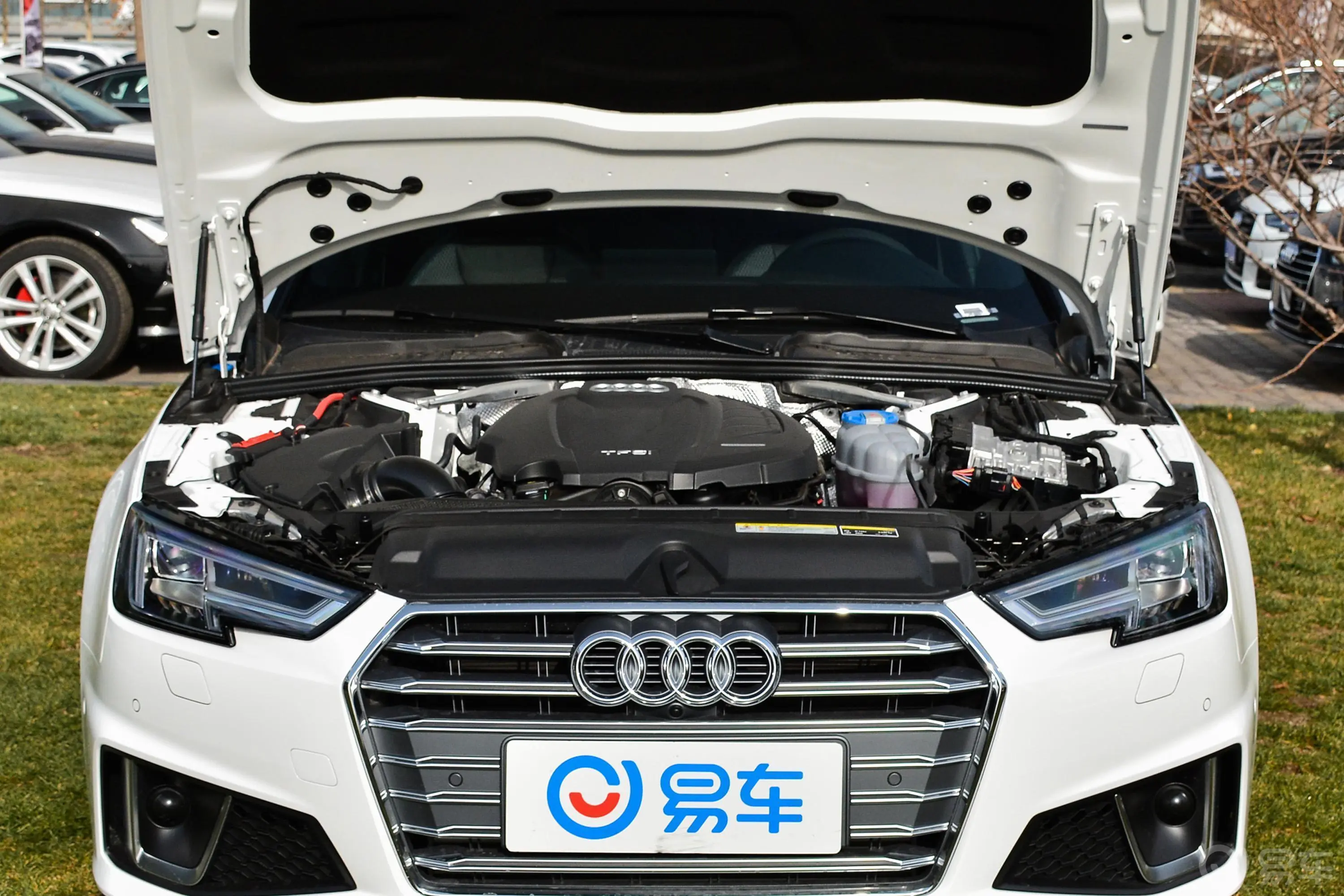 奥迪A4L45 TFSI quattro运动版 国V发动机舱整体