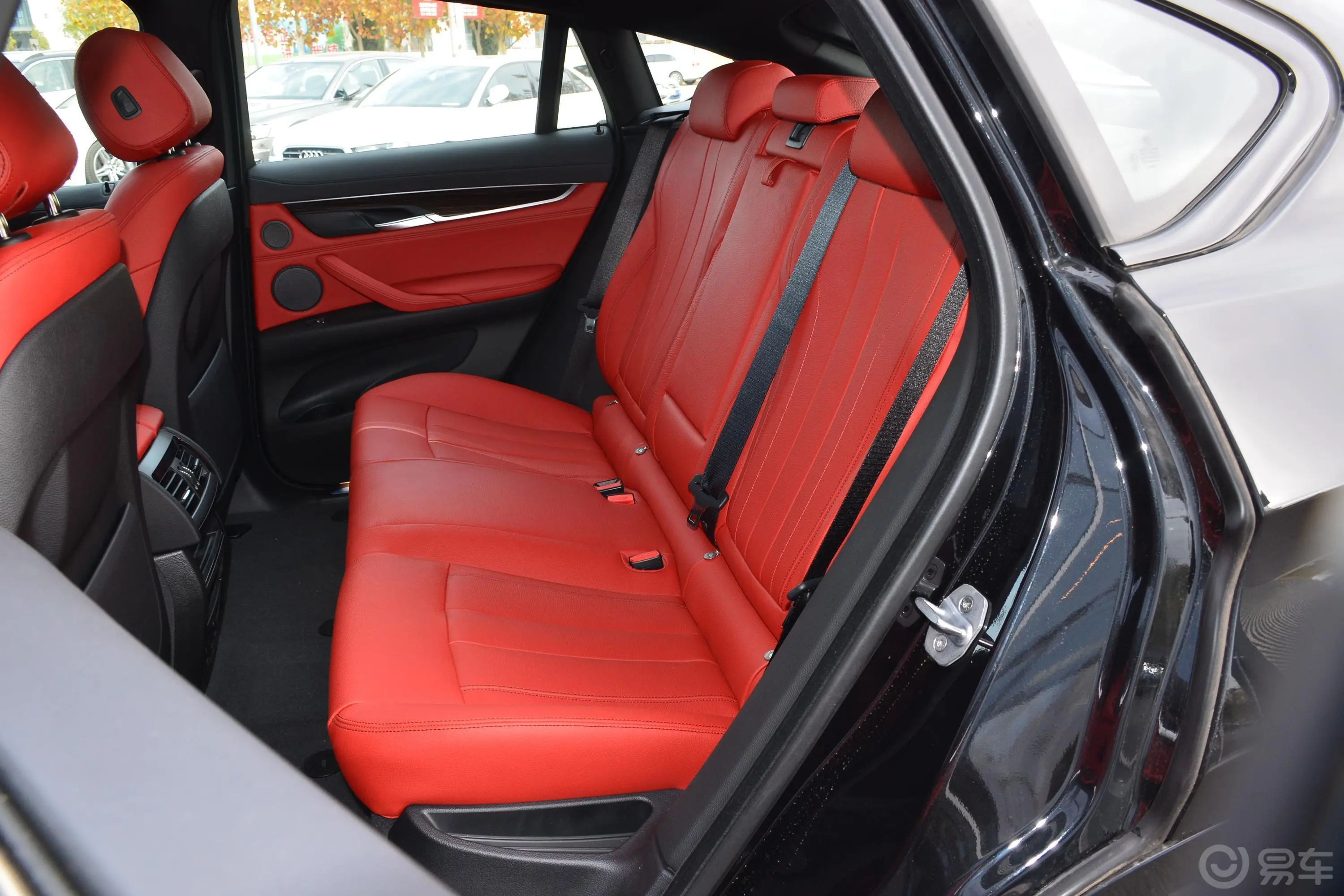 宝马X6xDrive35i M运动豪华版后备厢空间特写