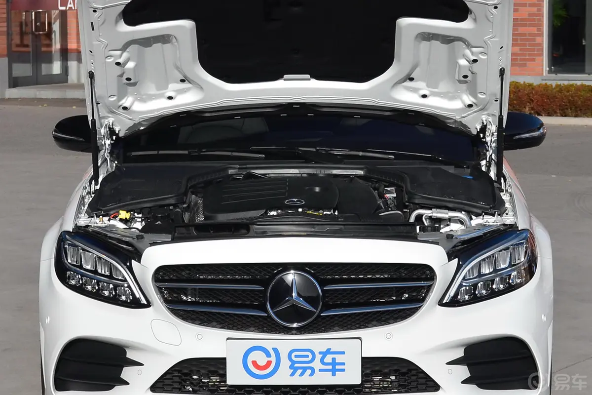 奔驰C级C 260 4MATIC 运动版发动机舱整体