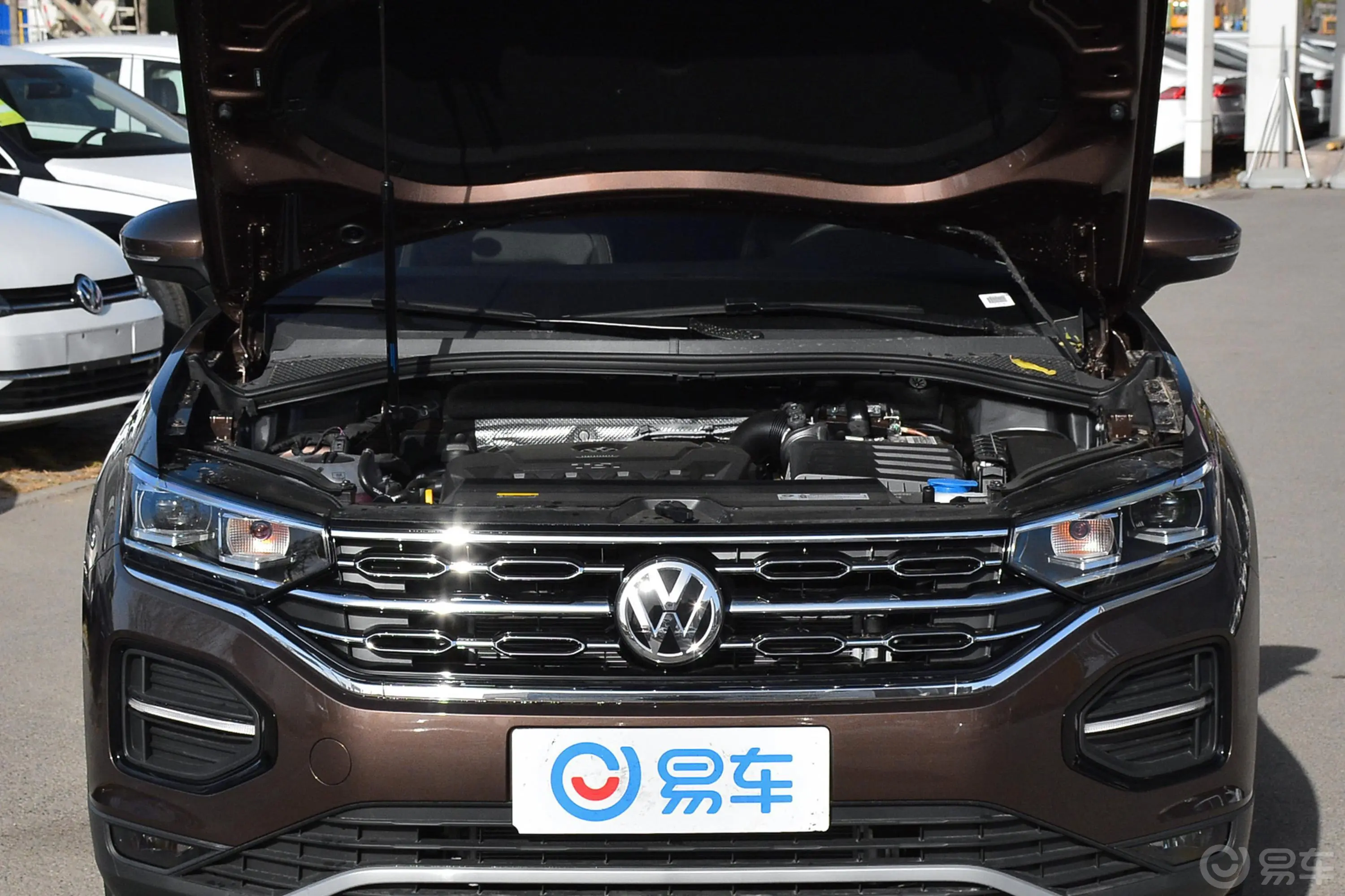 探岳330TSI 双离合 四驱 豪华型 国V发动机舱整体