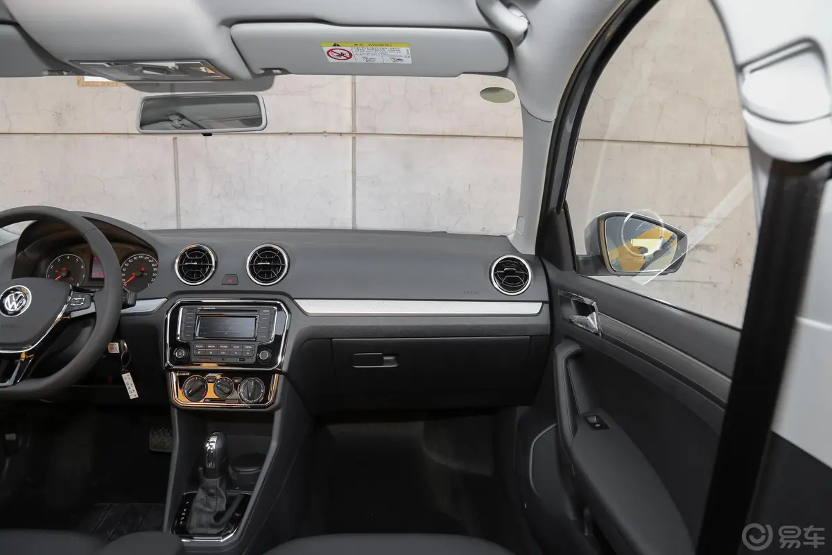 捷达梦想版 1.5L 自动 舒适版副驾驶位区域