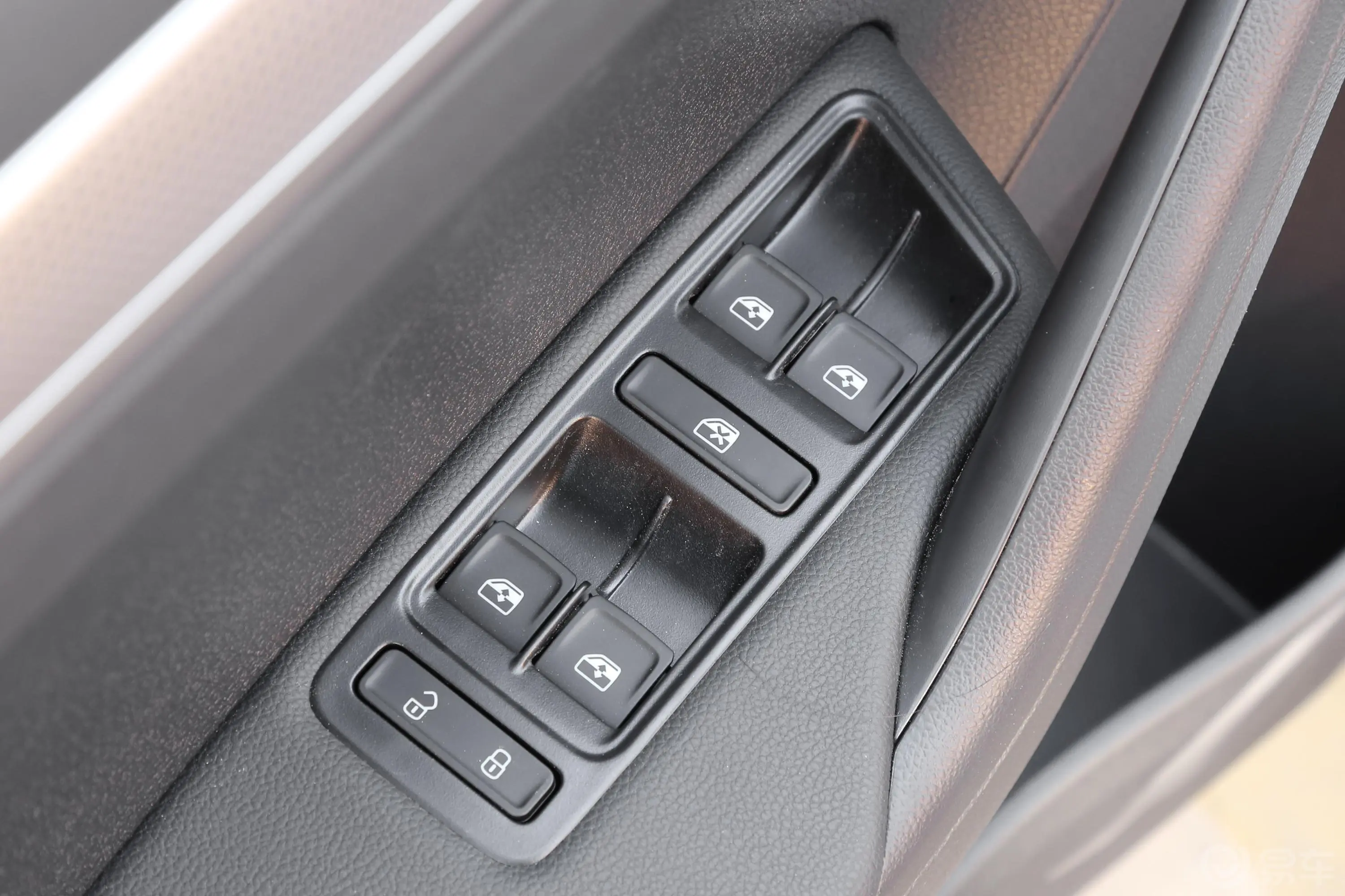 捷达梦想版 1.5L 自动 舒适版车窗调节整体