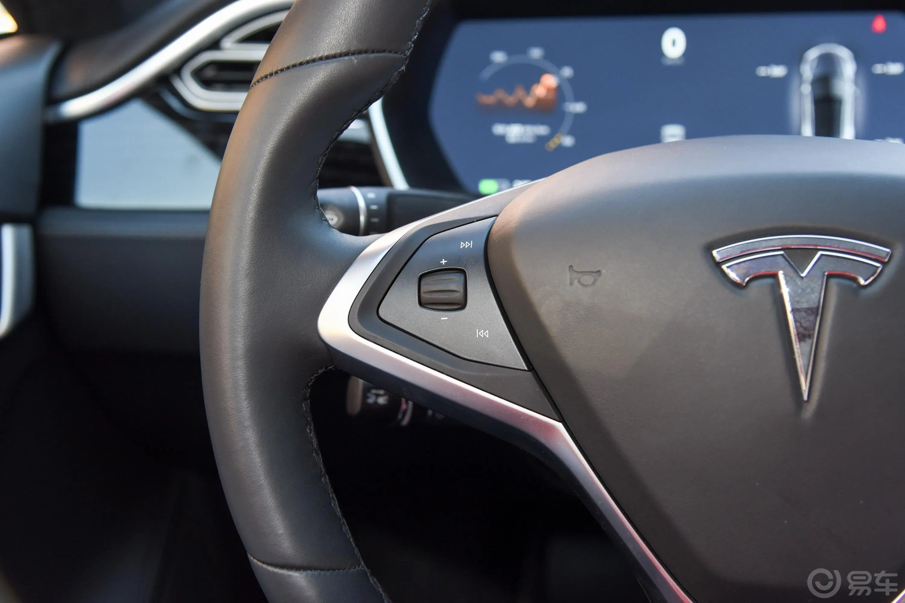 Model S长续航版左侧方向盘功能按键