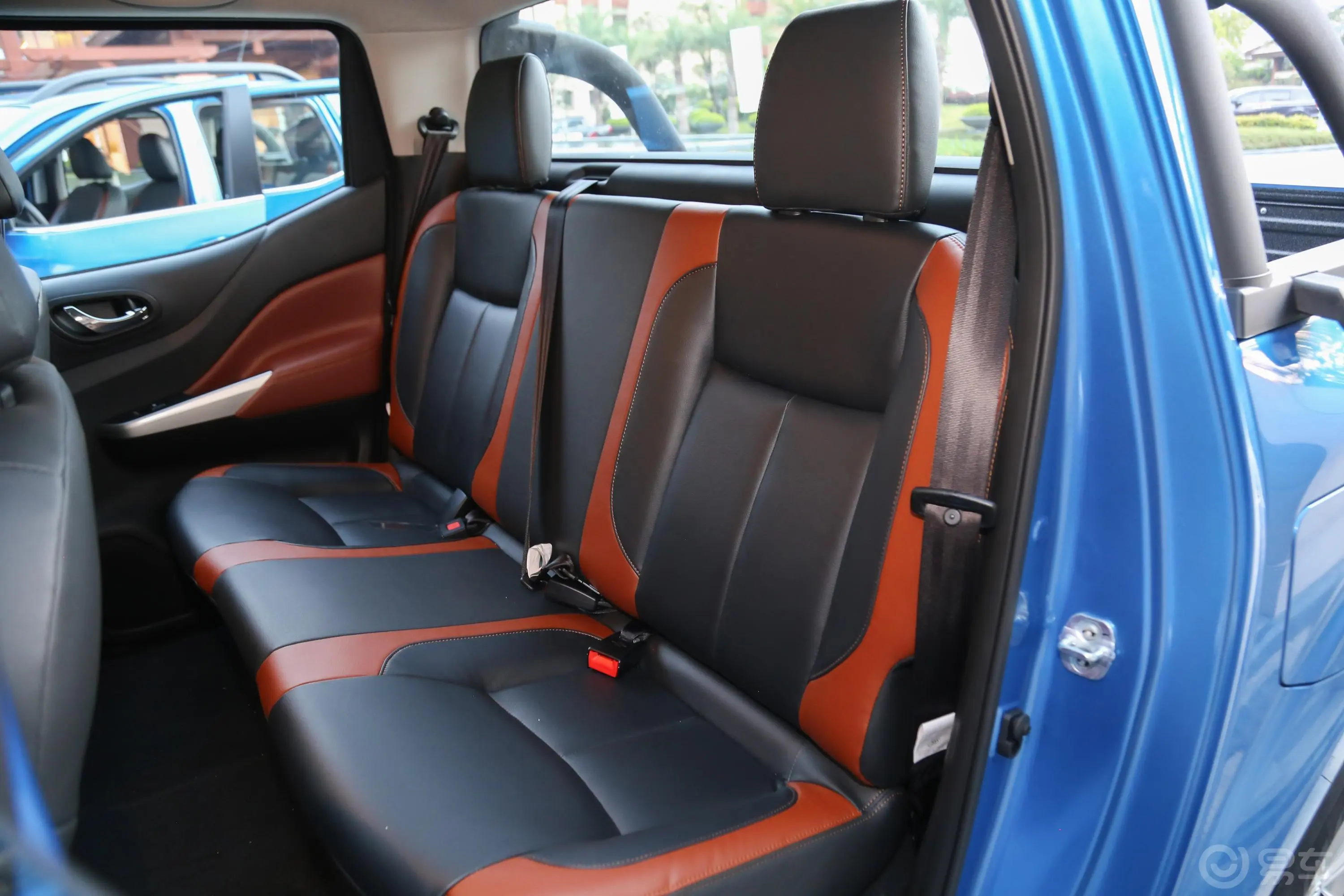 锐骐62.5T 自动 四驱 豪华版 柴油 国V后排座椅