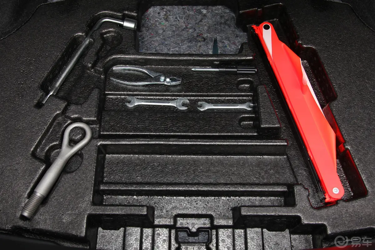 英菲尼迪Q50L2.0T 舒适版 国V随车工具