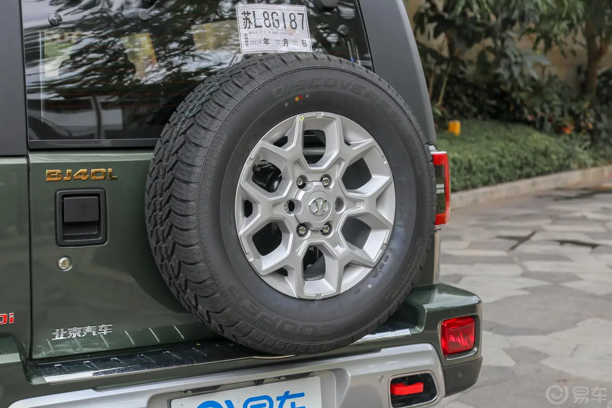 北京BJ40BJ40 PLUS 2.0D 手动 四驱 尊贵型 柴油 国V备胎