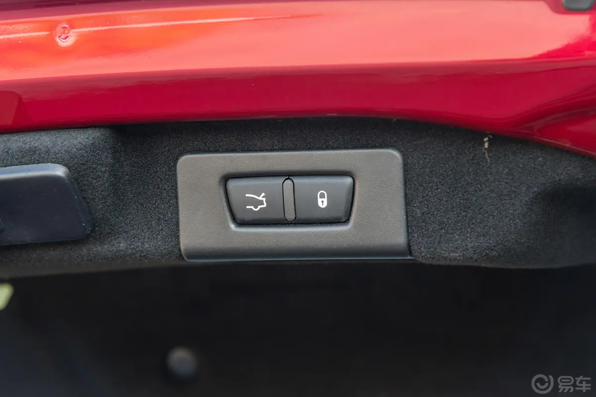 GhibliGranLusso 350Hp 豪华版电动尾门按键（手动扶手）