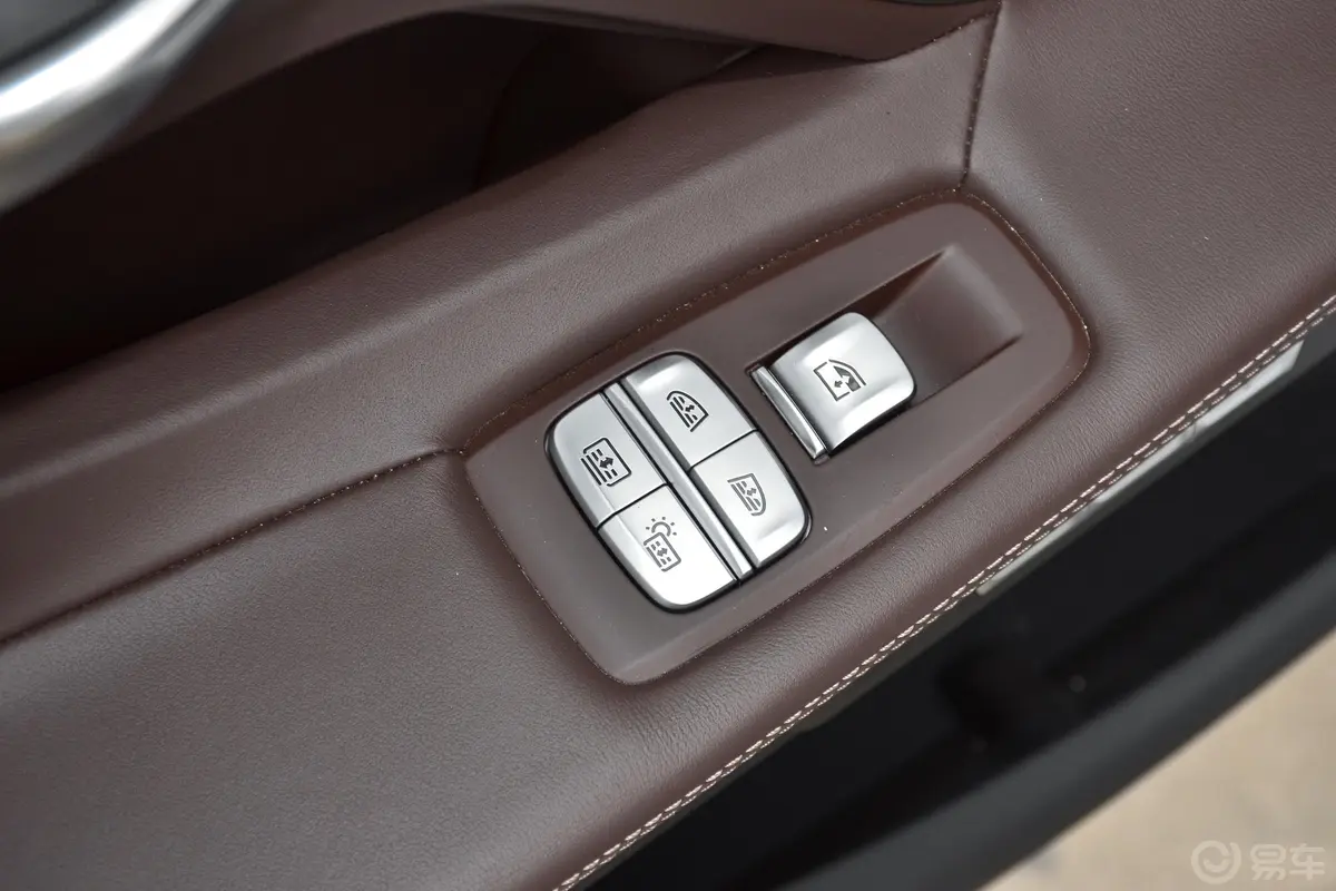 宝马7系730Li 尊享版 卓越套装后车窗调节