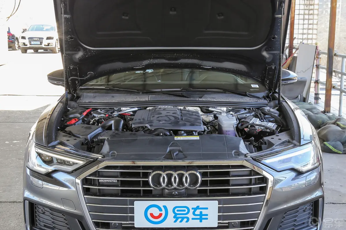 奥迪A6L45 TFSI quattro 尊享动感版发动机舱整体