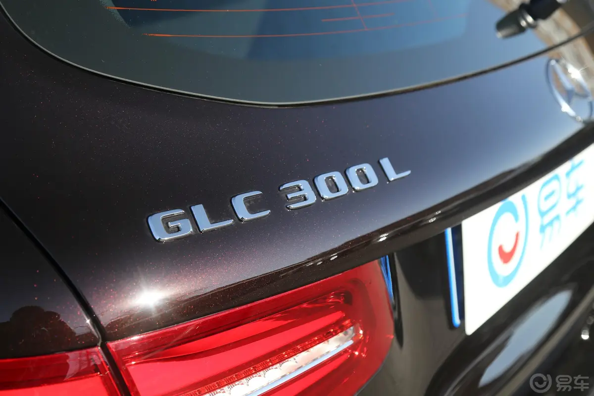 奔驰GLCGLC 300 L 4MATIC 动感版外观
