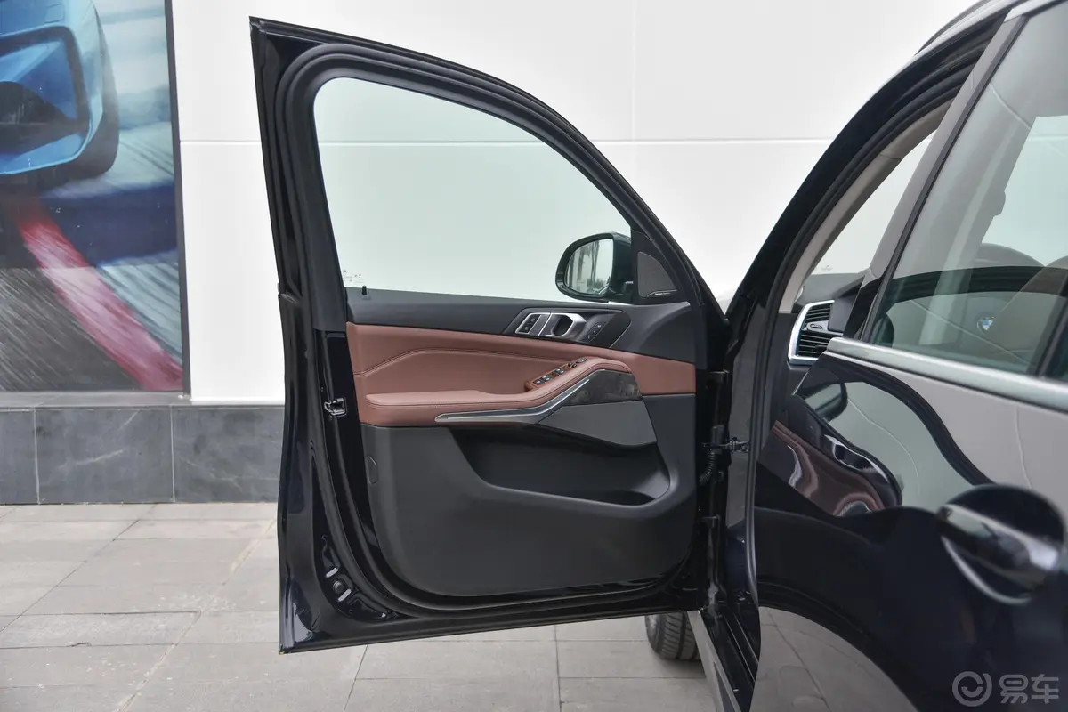 宝马X5(进口)xDrive40i M运动套装驾驶员侧前车门