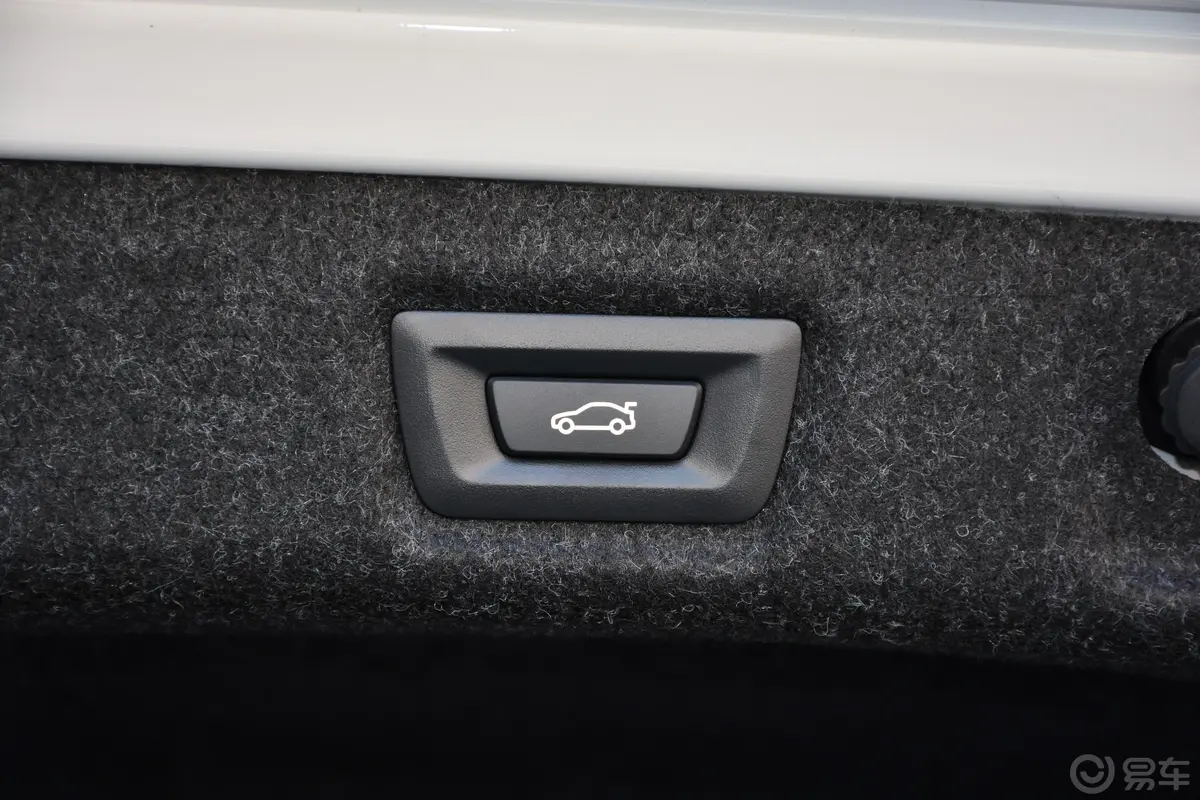 宝马5系530Li xDrive M运动套装电动尾门按键（手动扶手）