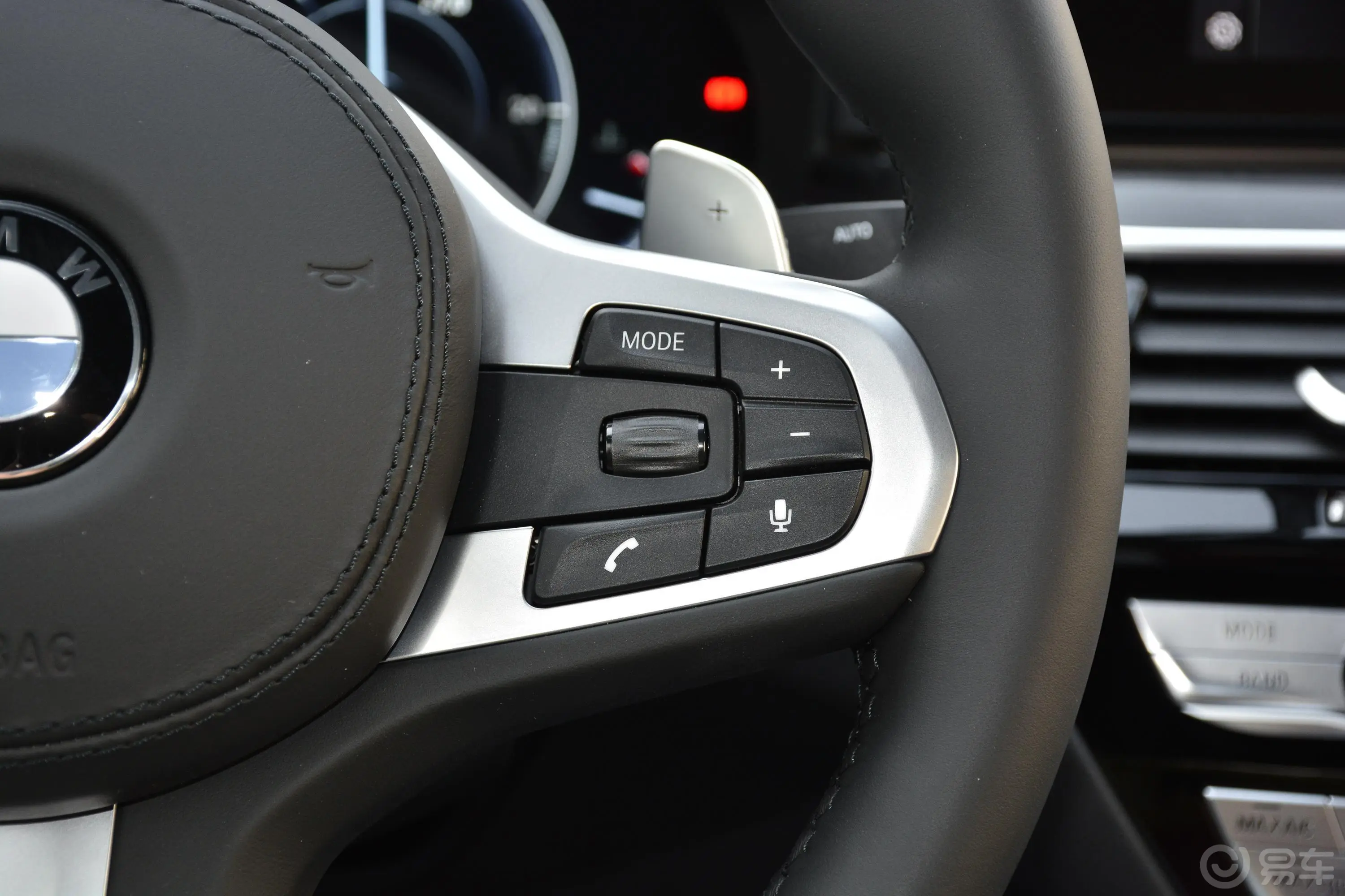 宝马5系530Li xDrive M运动套装右侧方向盘功能按键