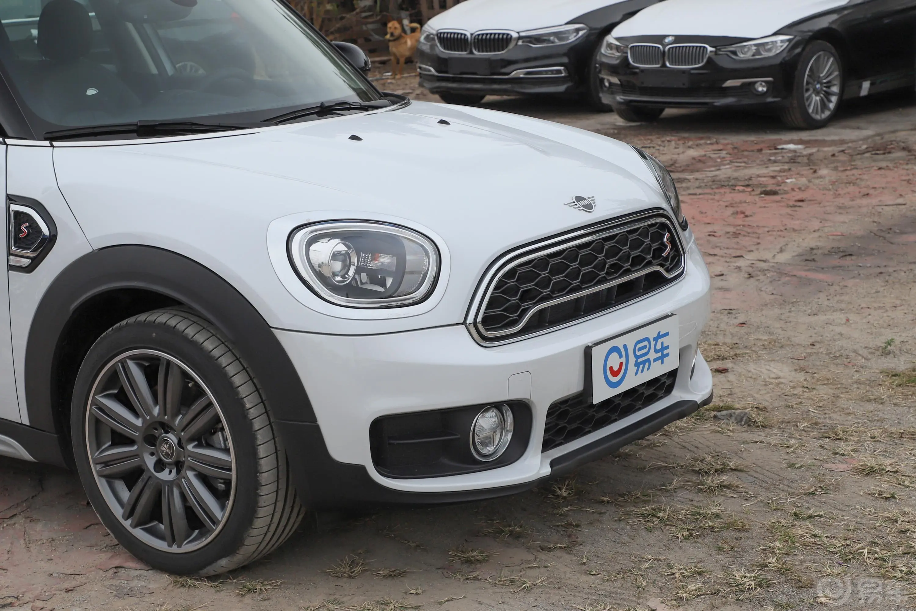 MINI COUNTRYMAN2.0T COOPER S ALL4 艺术家前格栅侧俯拍