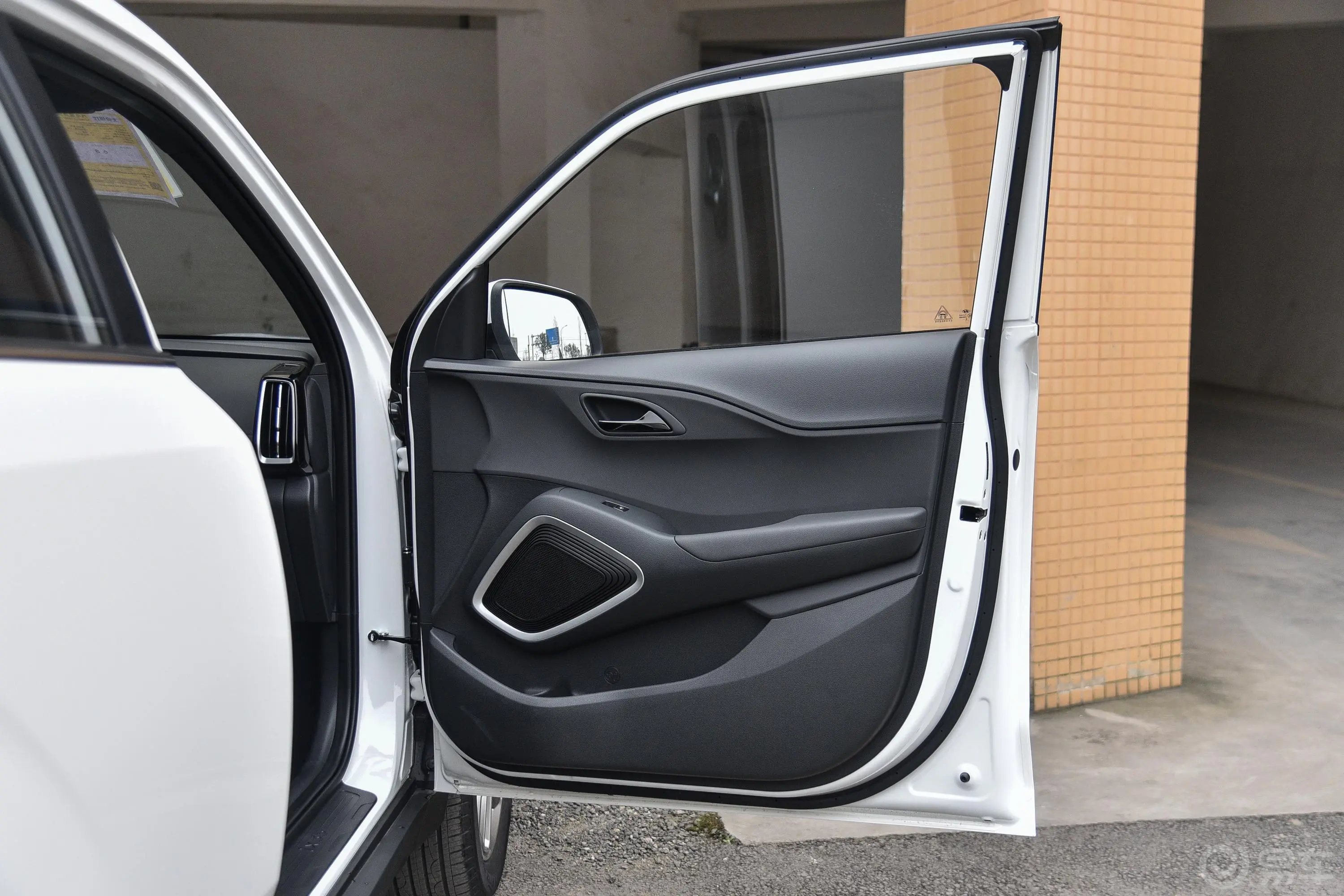 现代ix351.4T 双离合 两驱 智勇·畅享版 国V副驾驶员车门