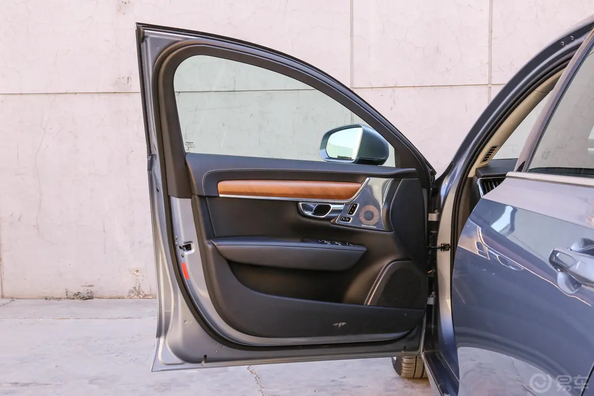 沃尔沃S90新能源T8 智雅版 国Ⅴ驾驶员侧前车门