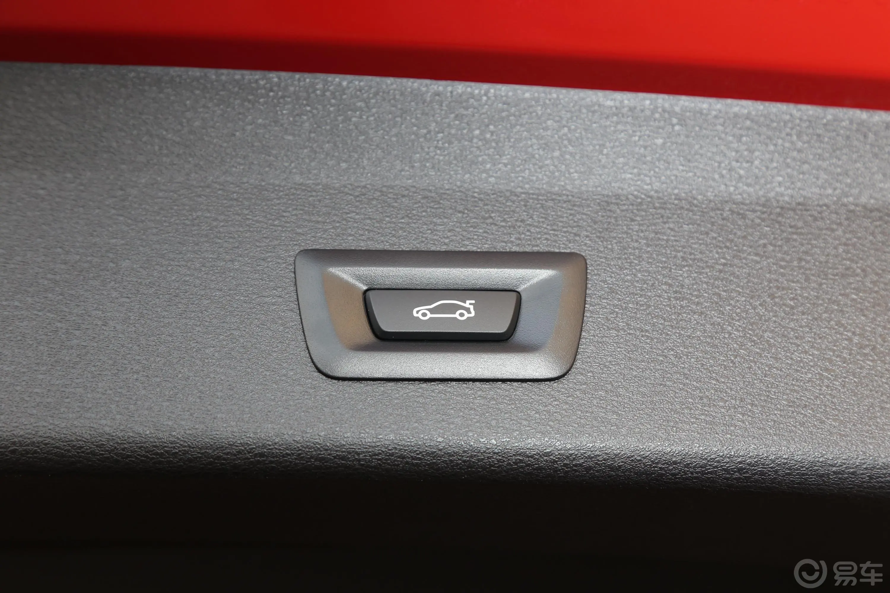 宝马X1sDrive20Li 领先版电动尾门按键（手动扶手）
