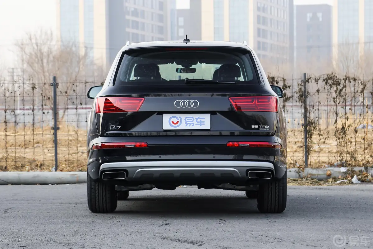 奥迪Q755 TFSI 技术版正后水平