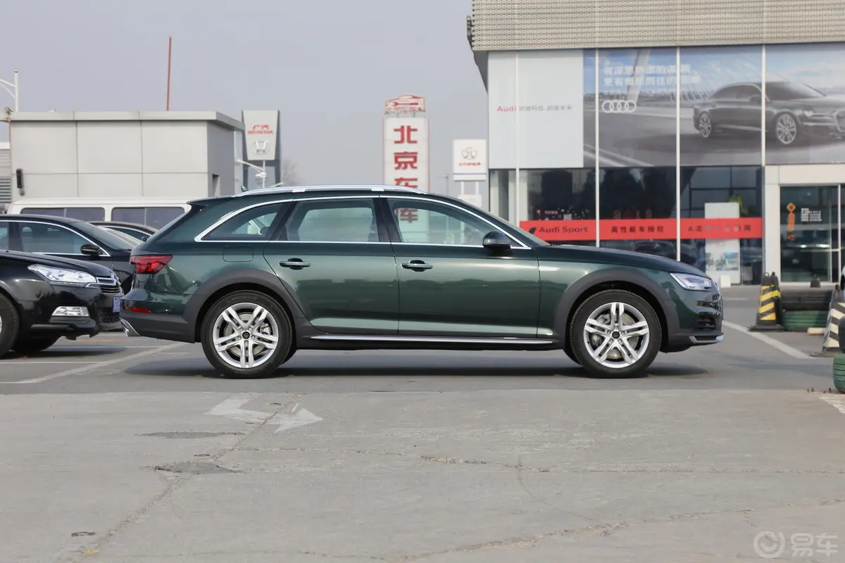 奥迪A4(进口)45TFSI allroad quattro 时尚版正侧车头向右水平