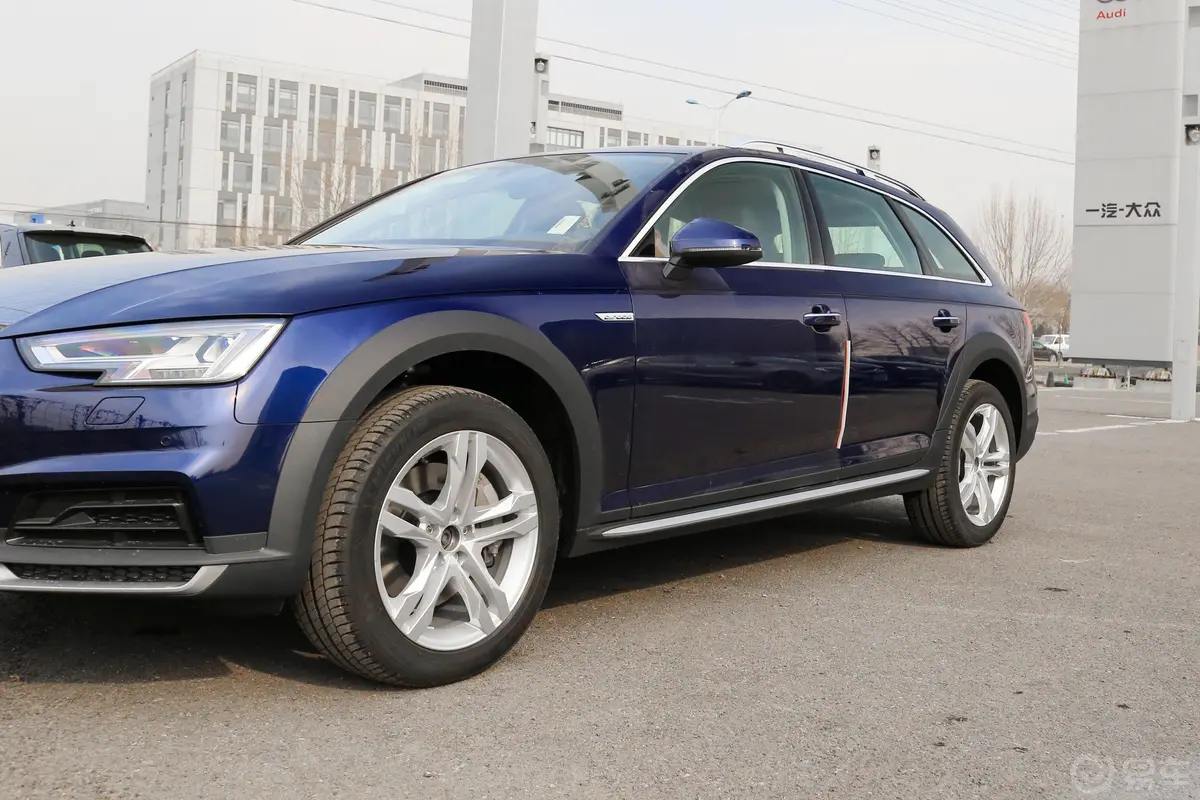 奥迪A4(进口)45TFSI allroad quattro 时尚版外观