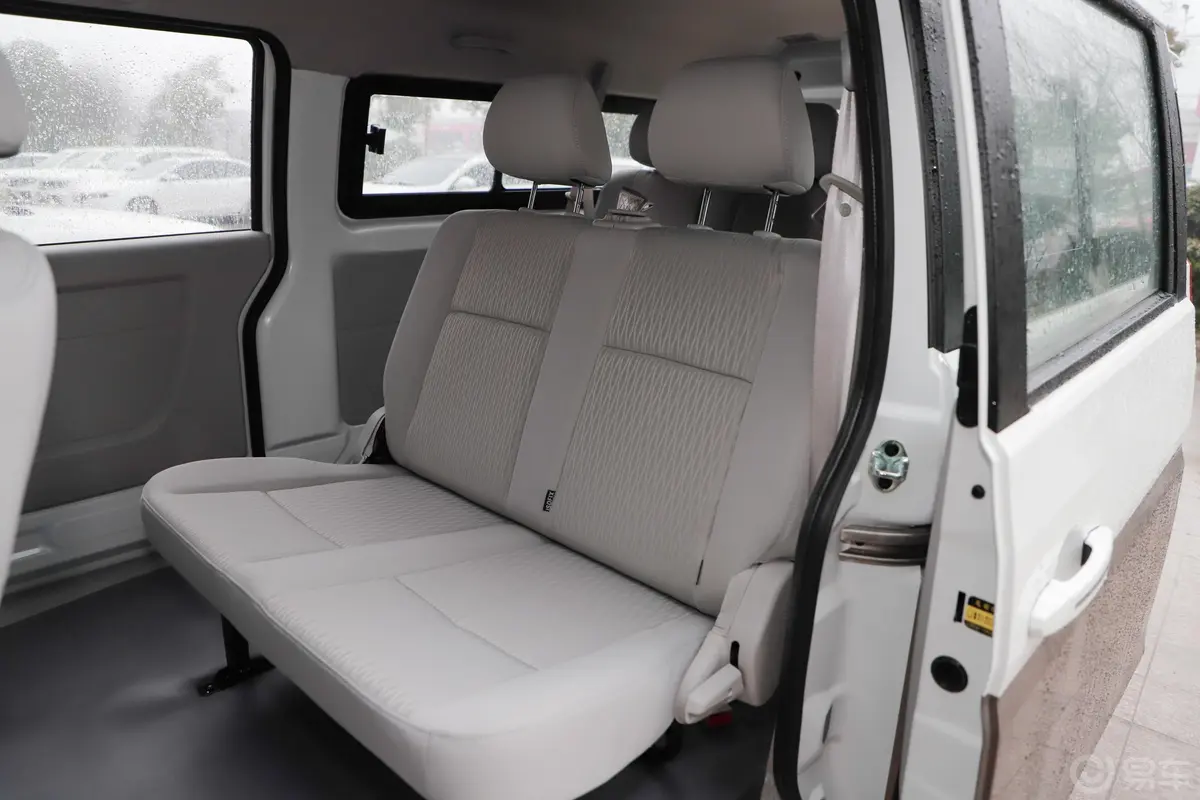 新海狮S客车 1.5L 手动 财富版 国V后排座椅