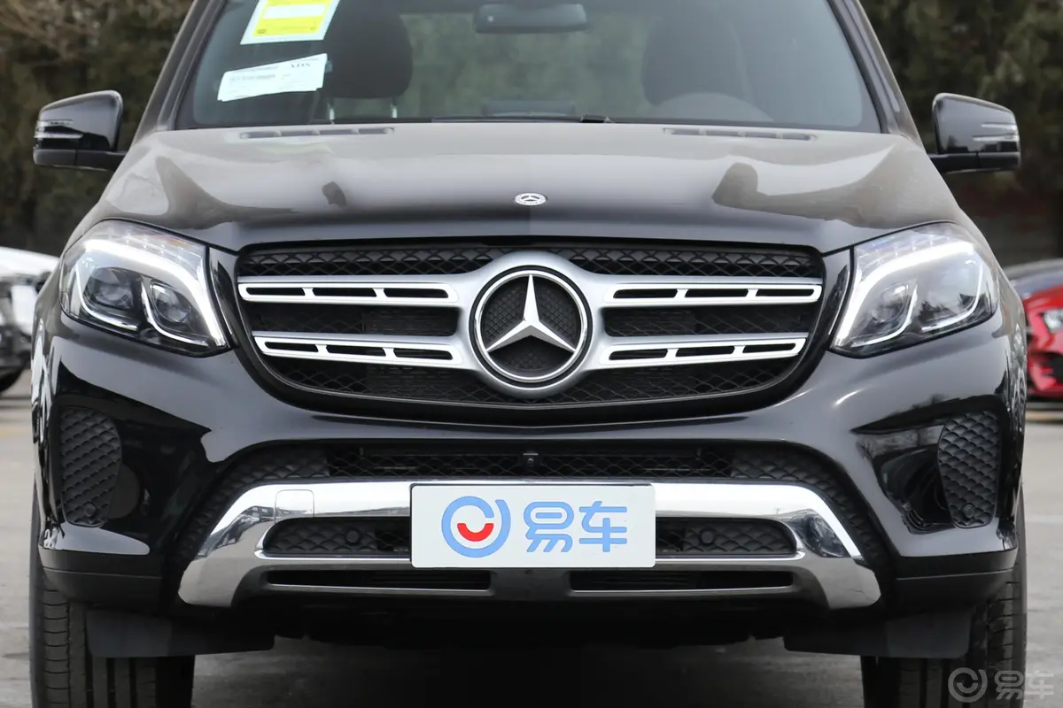 奔驰GLSGLS 320 4MATIC 臻藏版外观