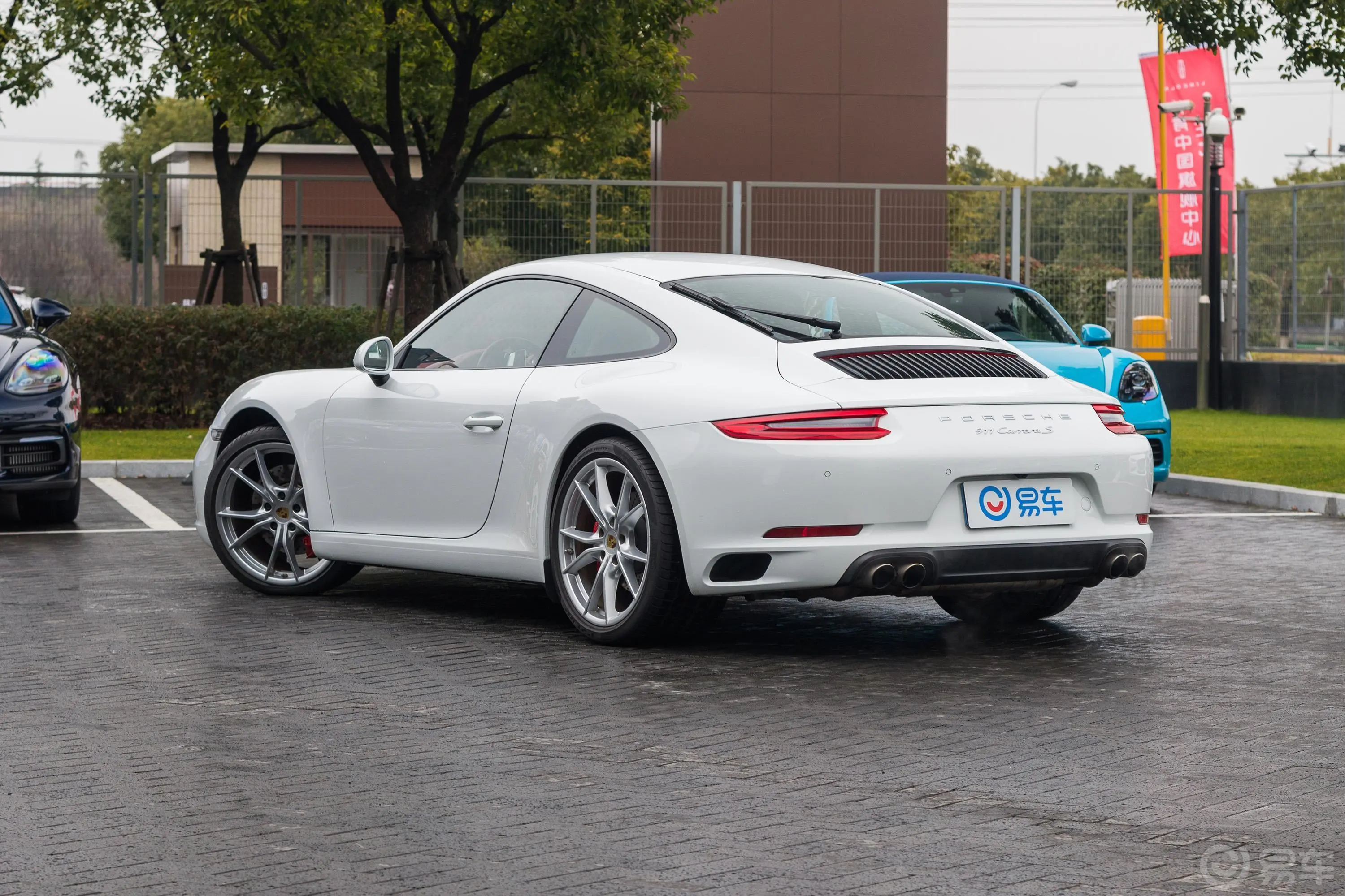 保时捷911Carrera S 3.0T侧后45度车头向左水平