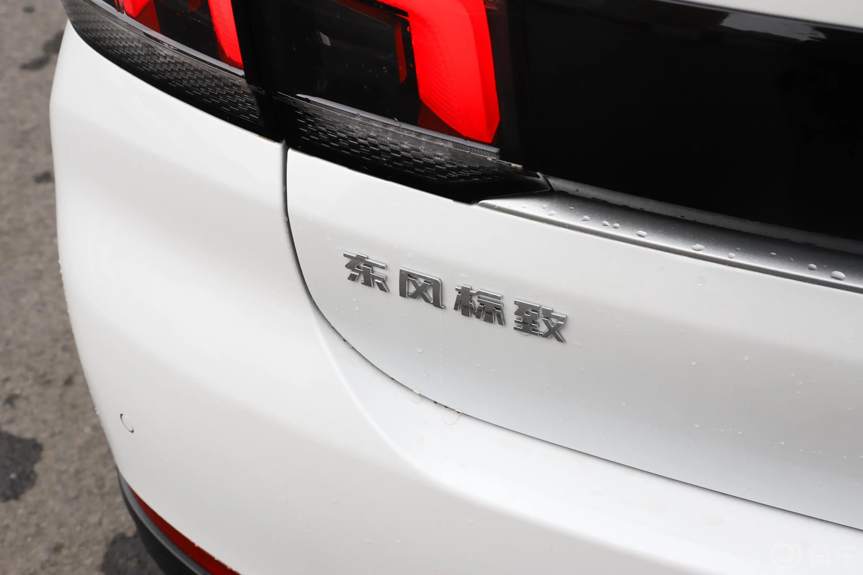 标致3081.6L 手自一体 豪华版 国V外观