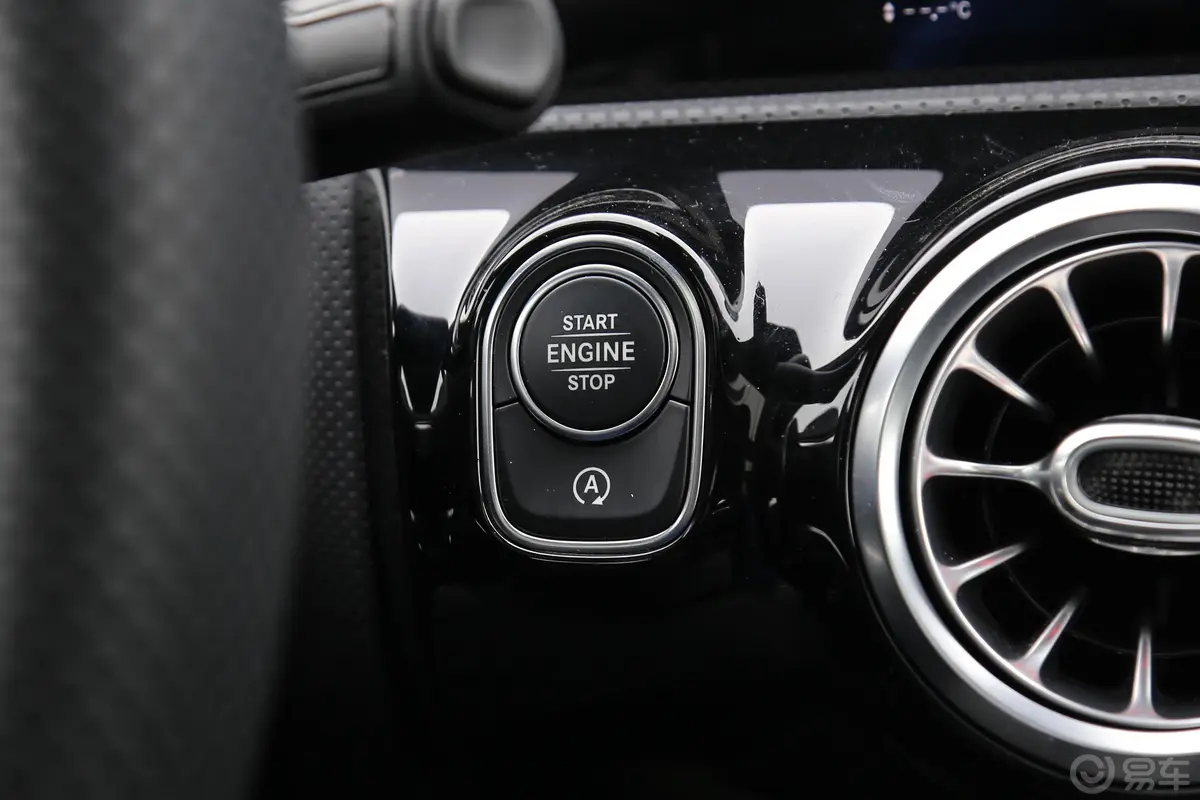 奔驰A级A 200 L 运动轿车 先型特别版钥匙孔或一键启动按键