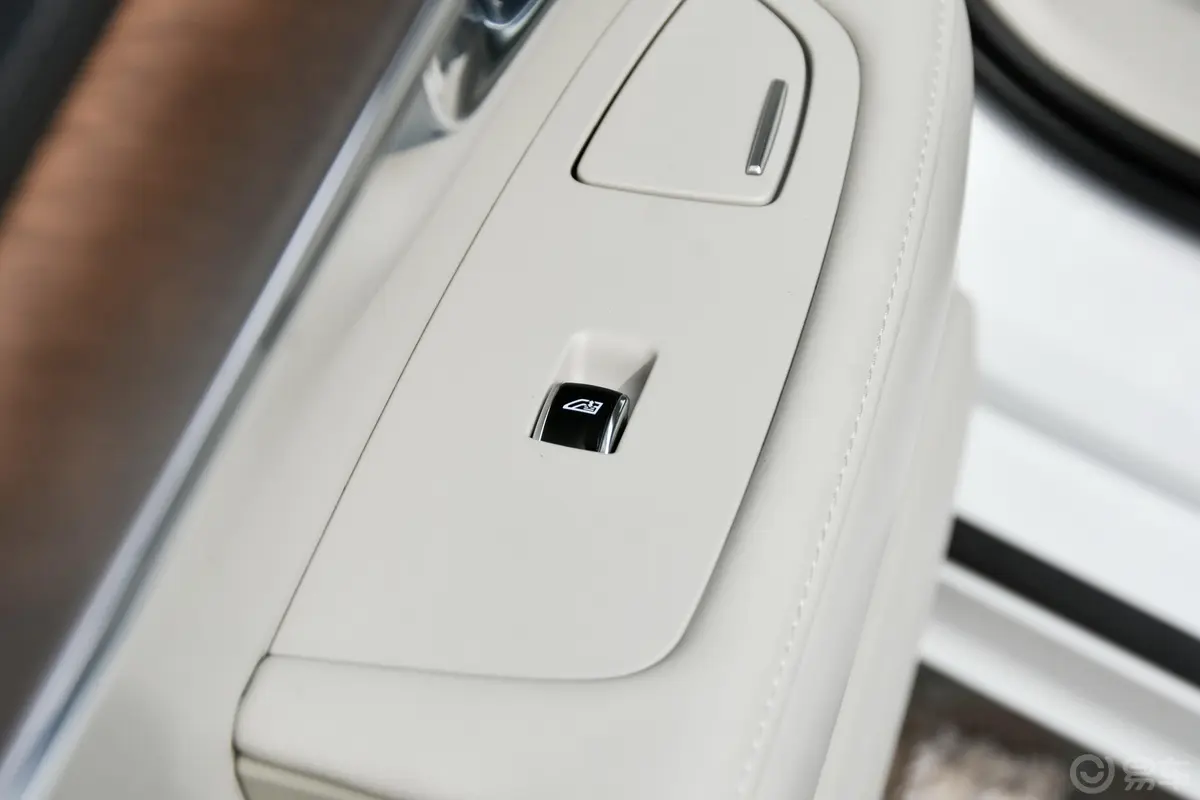 沃尔沃S90 RECHARGET8 荣誉版 3座 国Ⅴ后车窗调节