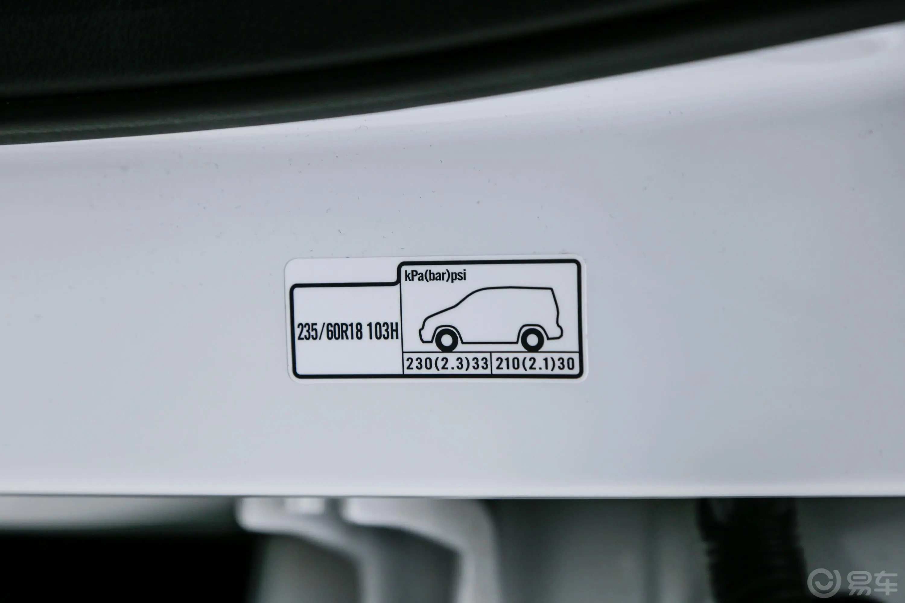 本田CR-V混动 2.0L 两驱 净速版 国V胎压信息铭牌