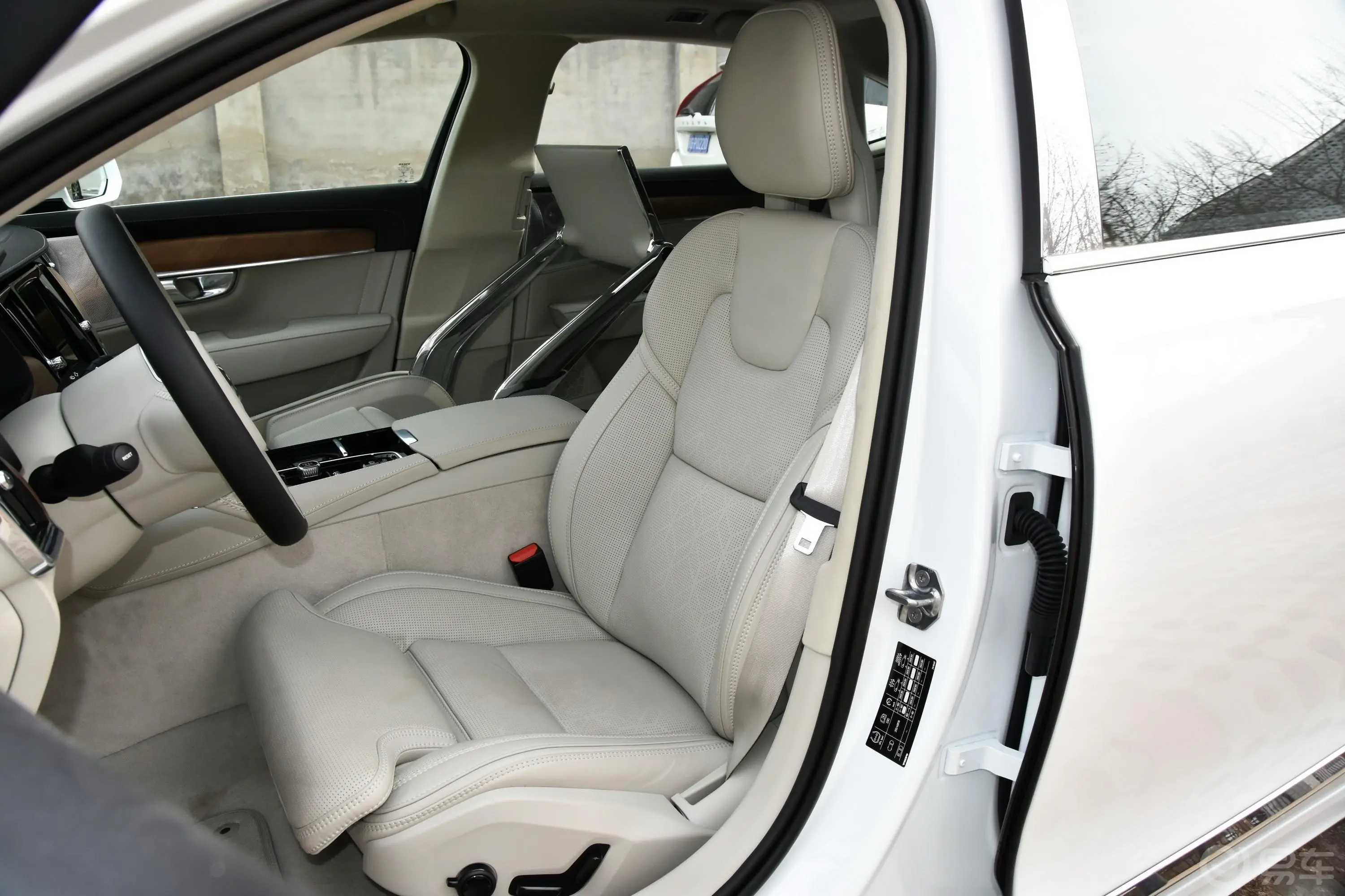 沃尔沃S90新能源T8 荣誉版 3座 国Ⅴ驾驶员座椅