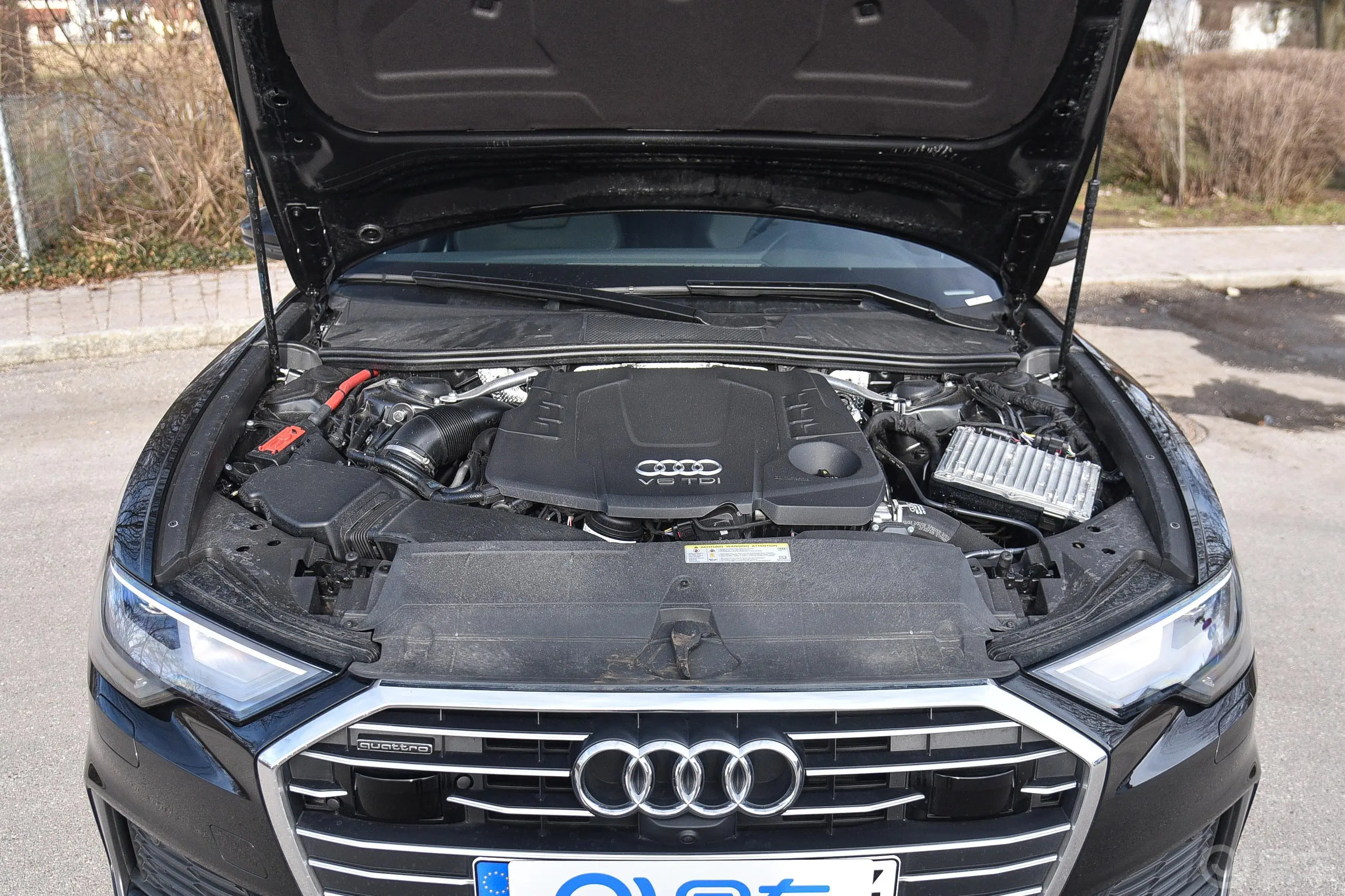 奥迪A6奥迪A6 Avant 50 TDI quattro 海外版发动机舱整体