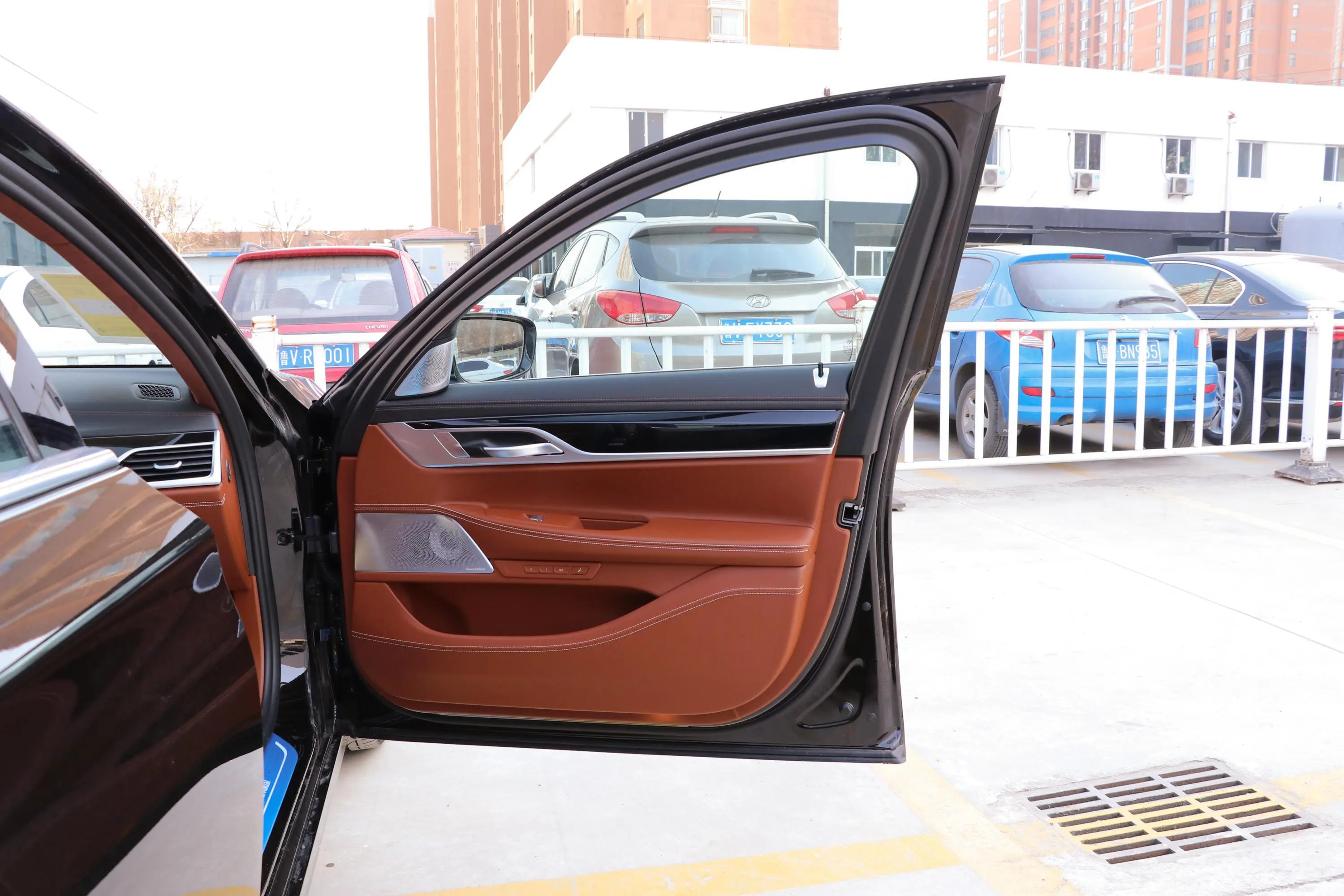 宝马7系740Li xDrive 尊享版 卓越套装副驾驶员车门