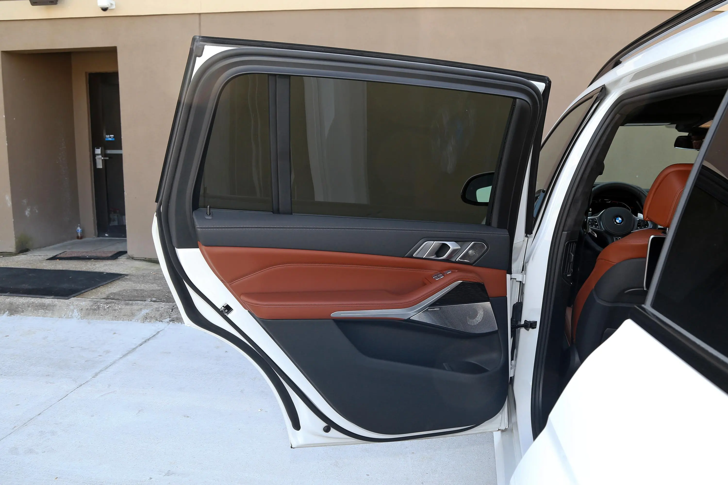 宝马X7xDrive M50i驾驶员侧后车门