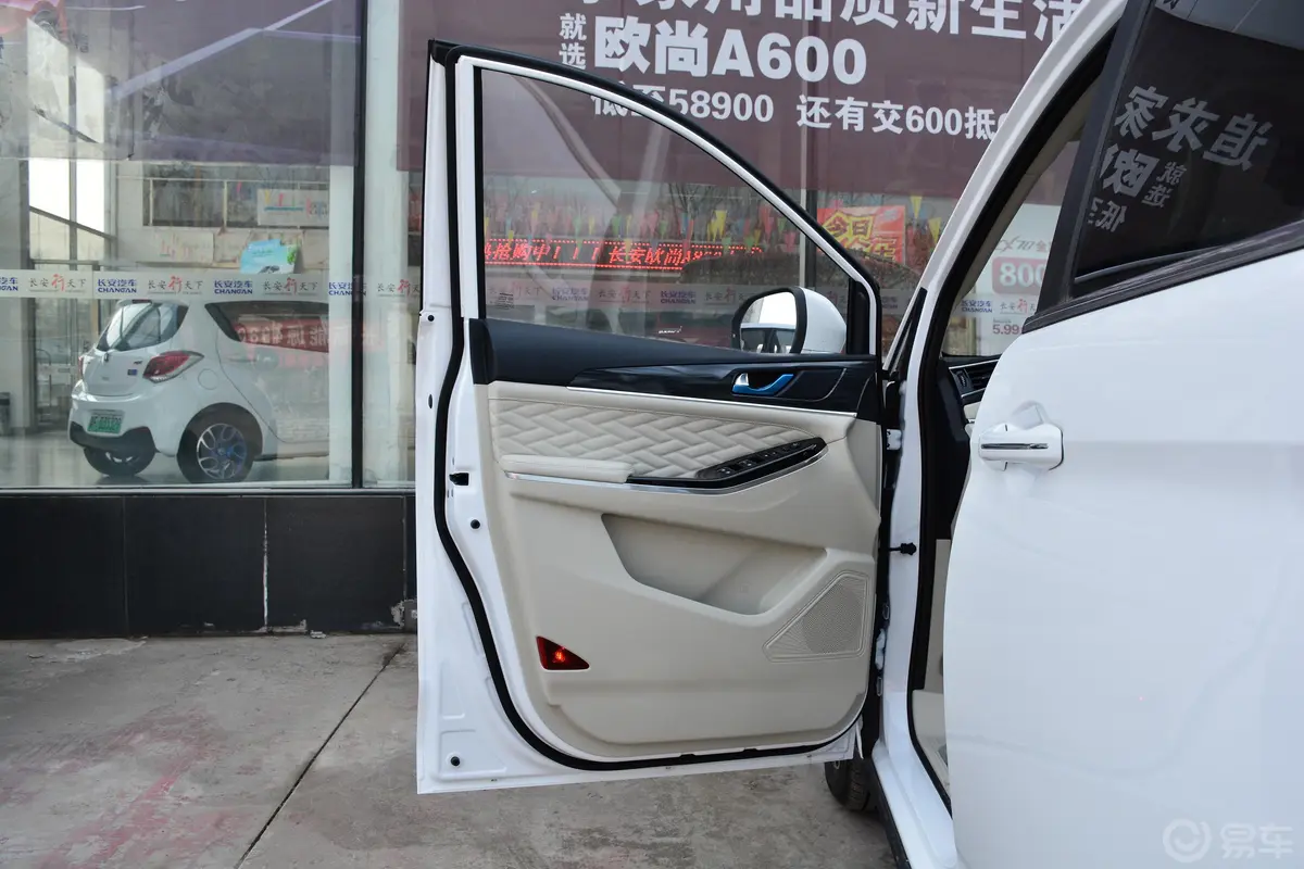 长安欧尚科尚1.5T 手动 智能型 国Ⅴ驾驶员侧前车门