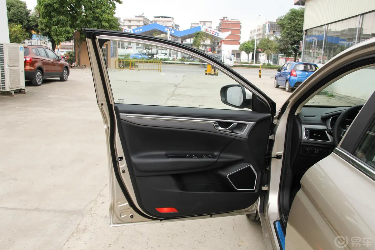 帝豪GL1.4T CVT 精英智享版驾驶员侧前车门