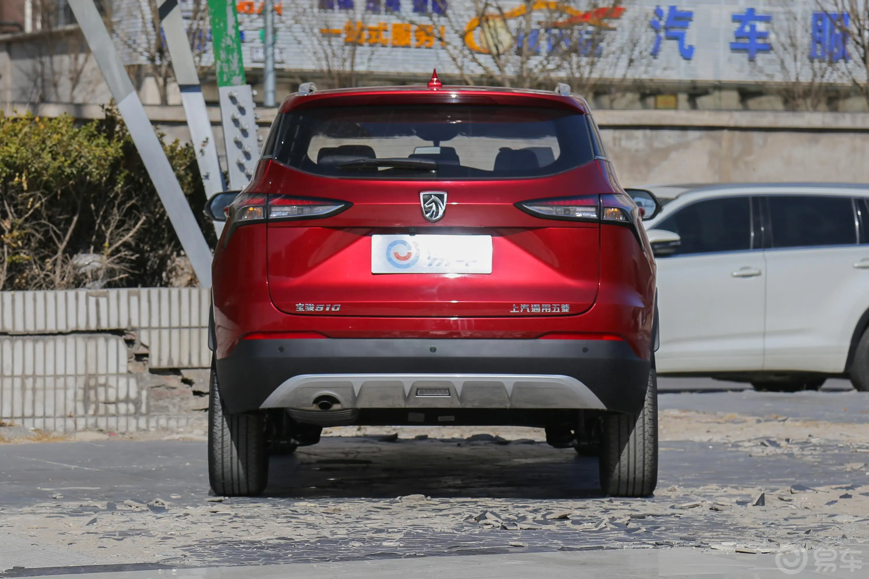 宝骏5101.5L AMT 优享型 国V正后水平