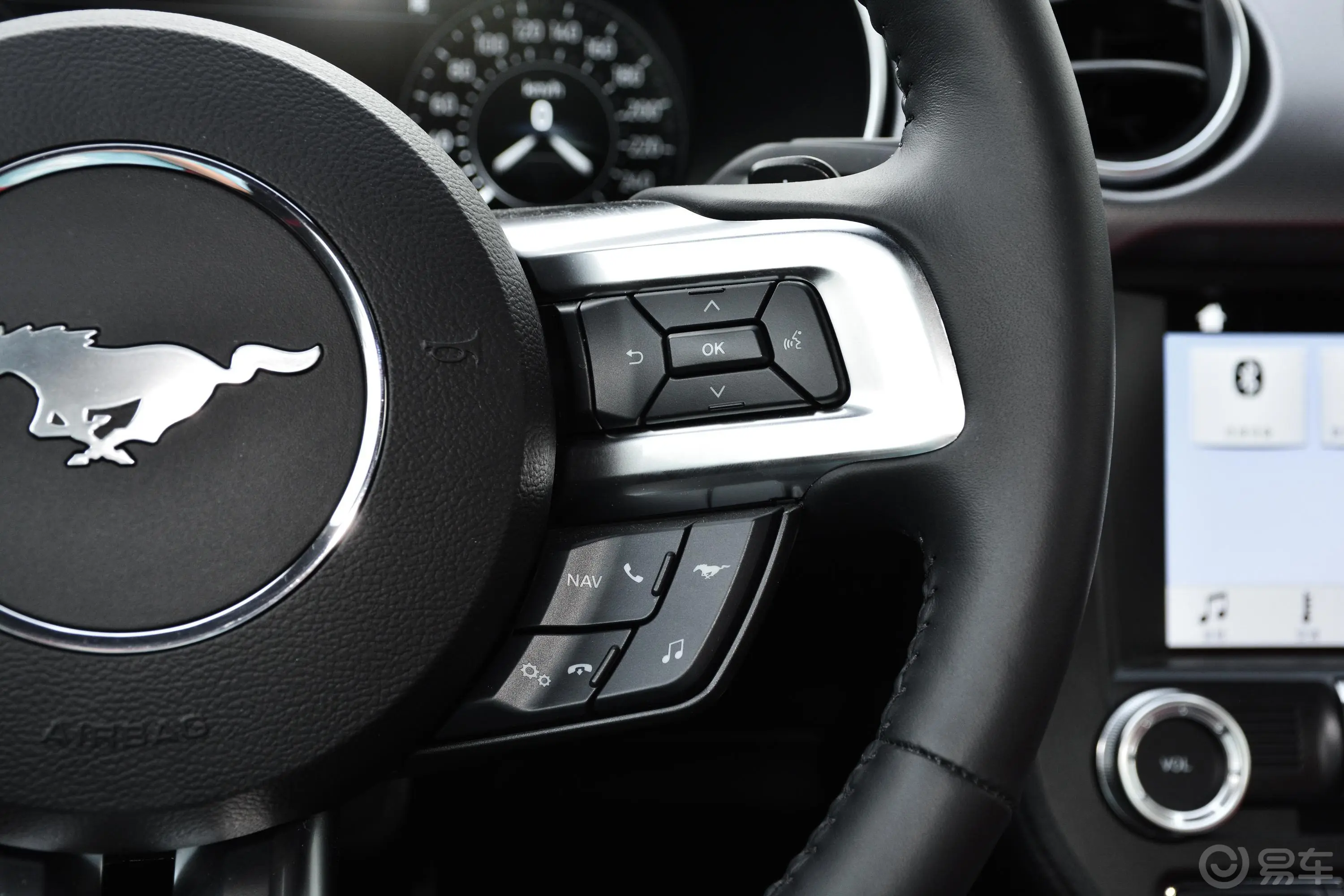 Mustang5.0L V8 GT右侧方向盘功能按键