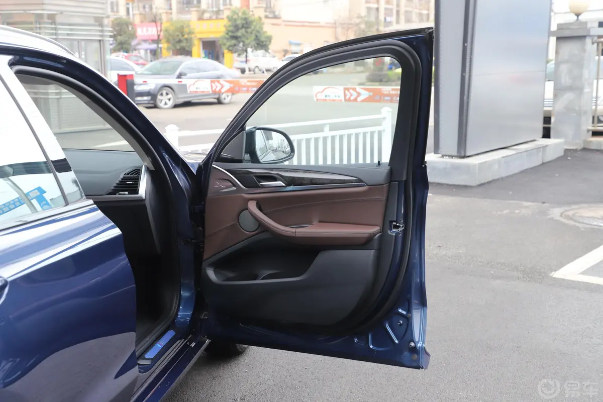 宝马X3xDrive 30i 尊享版 M运动套装副驾驶员车门