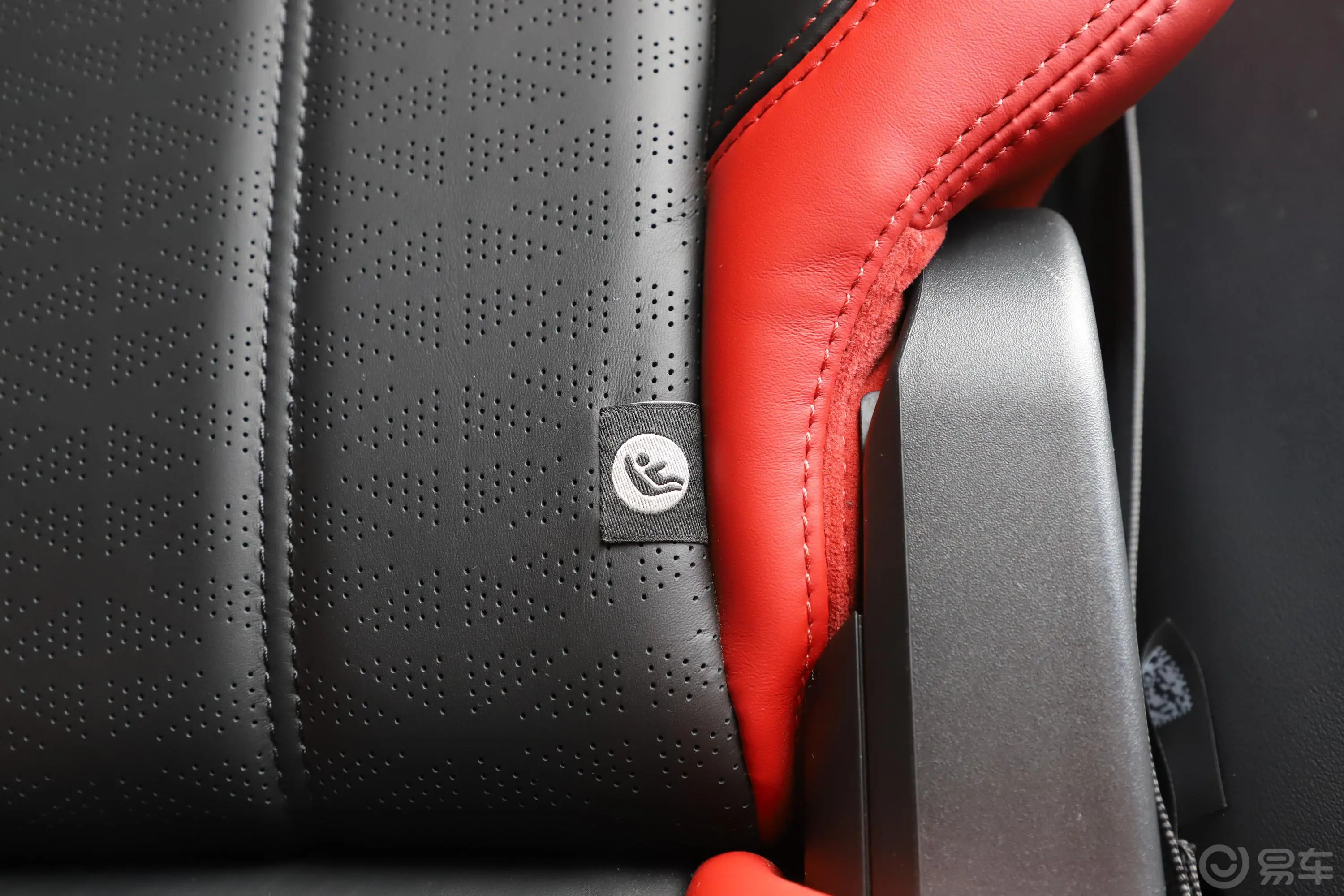 揽胜运动版3.0 V6 锋尚创世版 DYNAMIC儿童座椅接口
