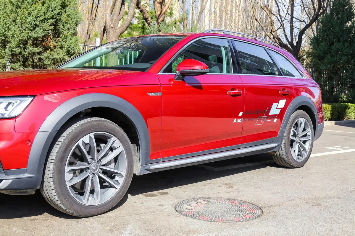 奥迪A4(进口)45TFSI allroad quattro 运动版外观