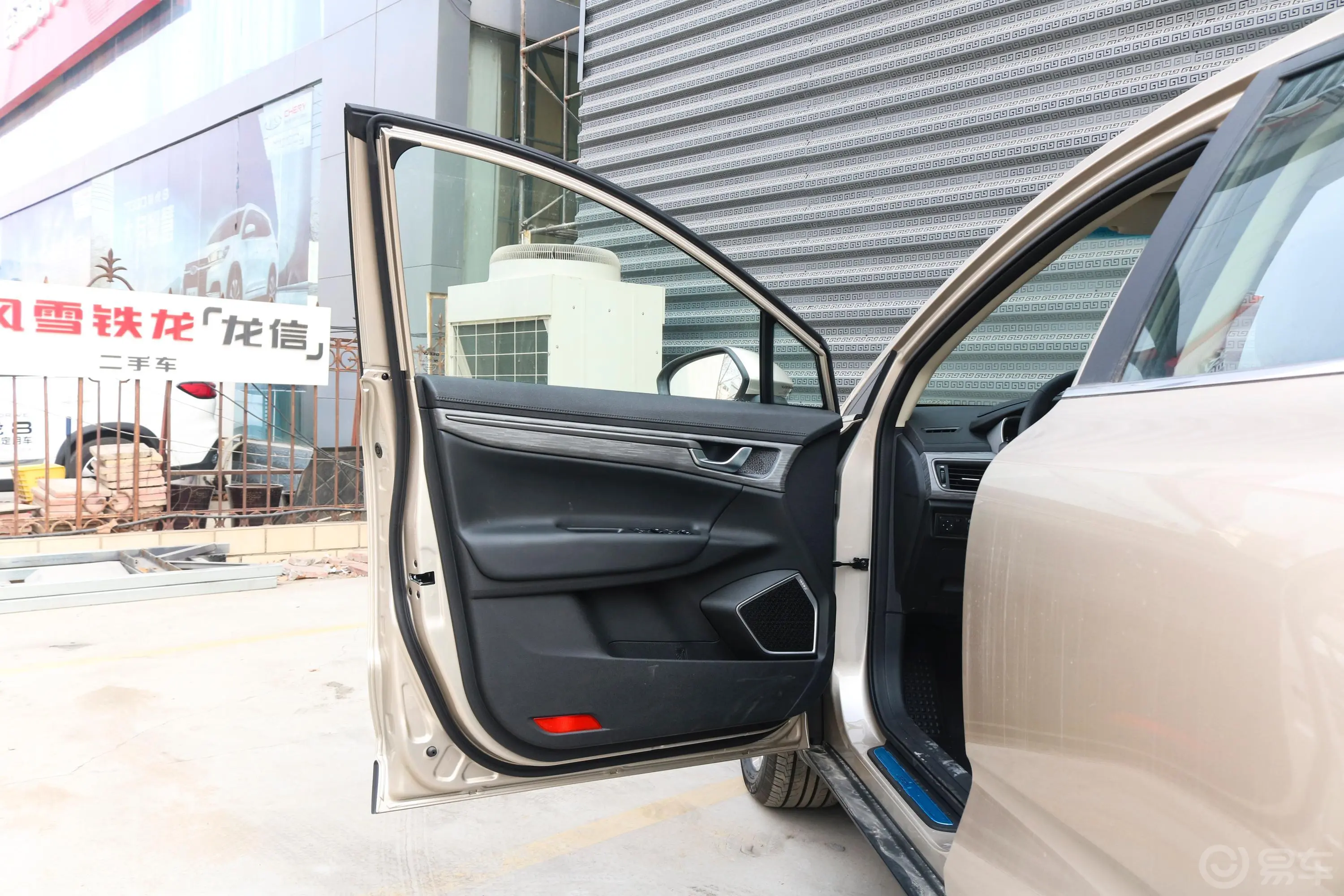 帝豪GS优雅版 1.8L 手动 领尚版驾驶员侧前车门