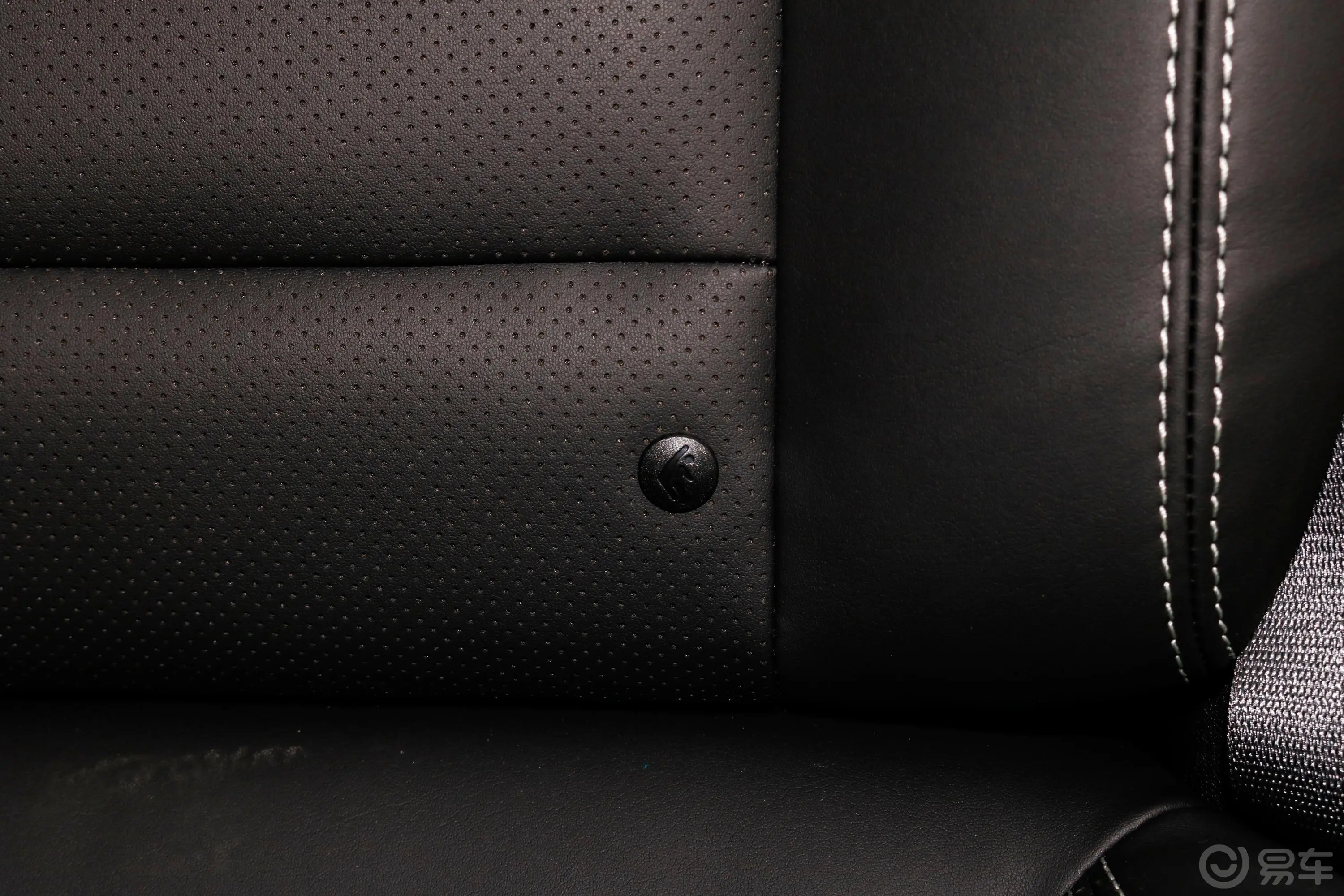 帝豪GS运动版 1.4T 手动 领尚版儿童座椅接口