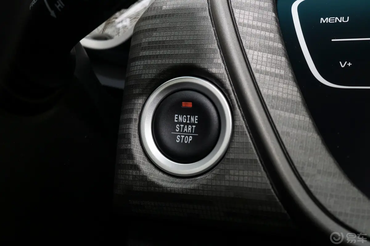 帝豪GS优雅版 1.8L 手动 领尚版钥匙孔或一键启动按键
