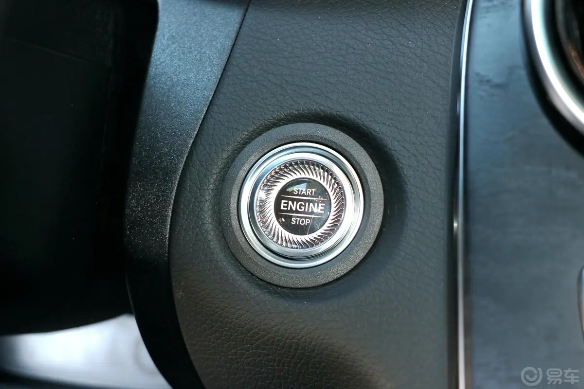 奔驰C级C 180 L 动感版 运动轿车钥匙孔或一键启动按键
